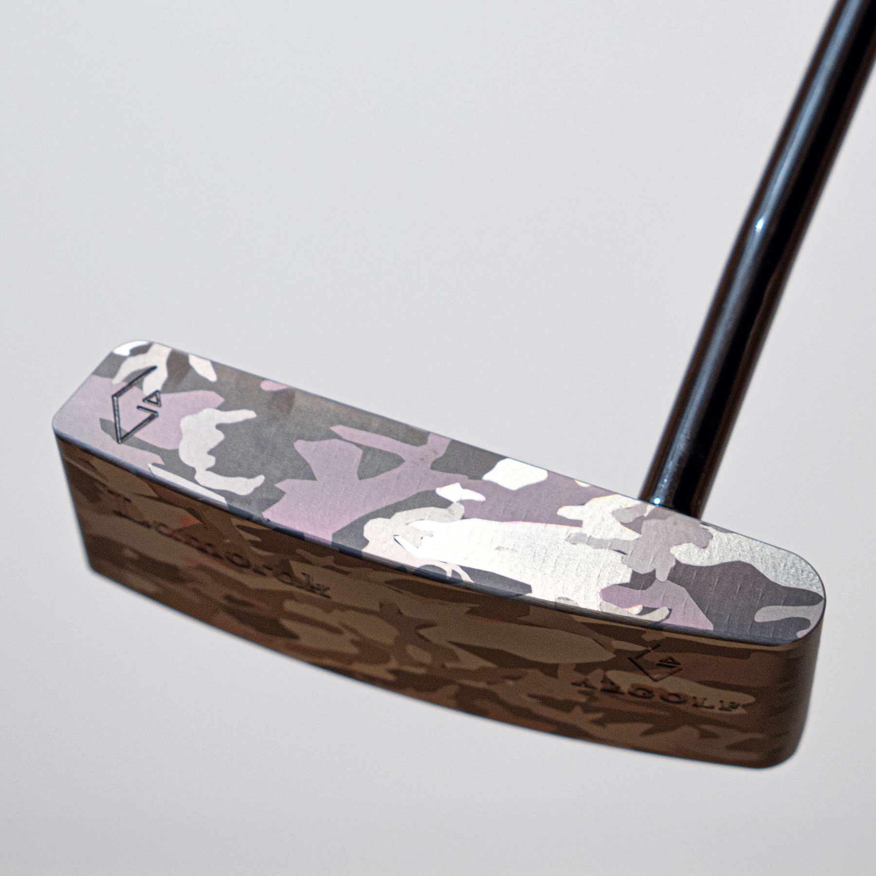 【完成品】Lamorak｜Camouflage（ラモラーク・カモフラージュ） デキステリティ: 右手用, シャフトサイズ: 32インチ, ライ: 70（標準ライ）, グリップとサイズ: Black×White Logo, ヘッドカバー色: カーボンブラック