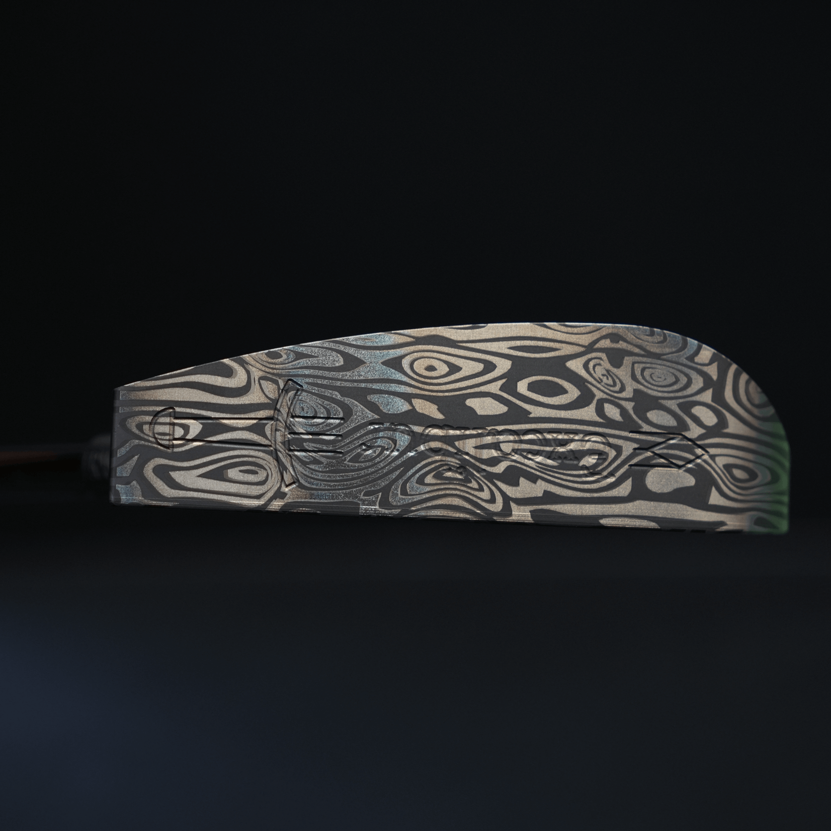 【完成品】Excalibur｜Damascus（エクスキャリバー・ダマスカス） デキステリティ: 右, ライ: 68°（標準ライ）, シャフトサイズ: 32インチ, グリップとサイズ: Black × White Logo, ヘッドカバー: カーボンブラック