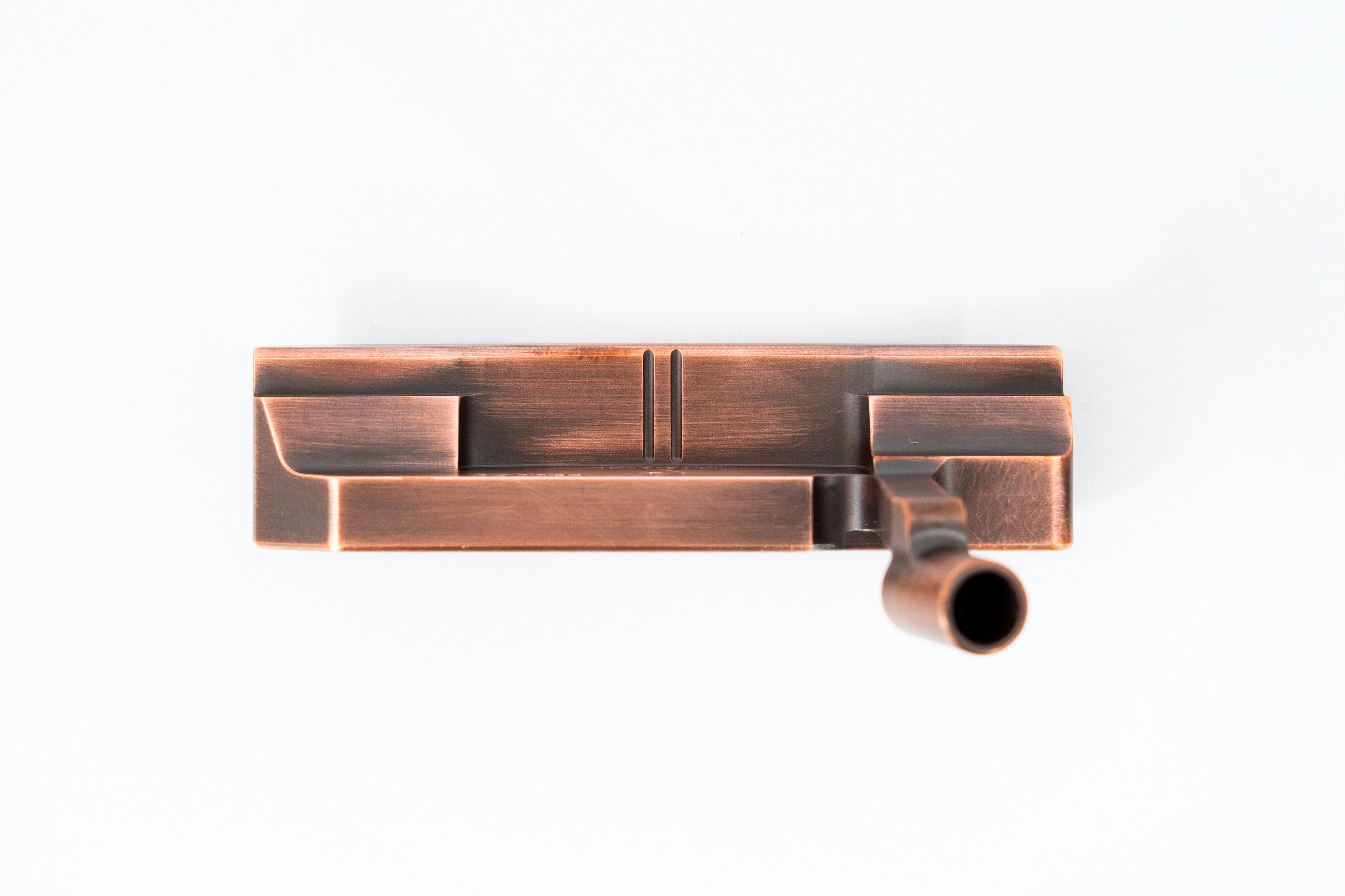 【完成品】Arthur｜Vintage Copper（アーサー・ヴィンテージカッパー） ヴィンテージ加工: 研磨済み, デキステリティ: 右手用, シャフトサイズ: 32インチ, シャフト色: ブラック, ライ: 70（標準ライ）, グリップとサイズ: White×Gold Logo, ヘッドカバー色: カーボンブラック