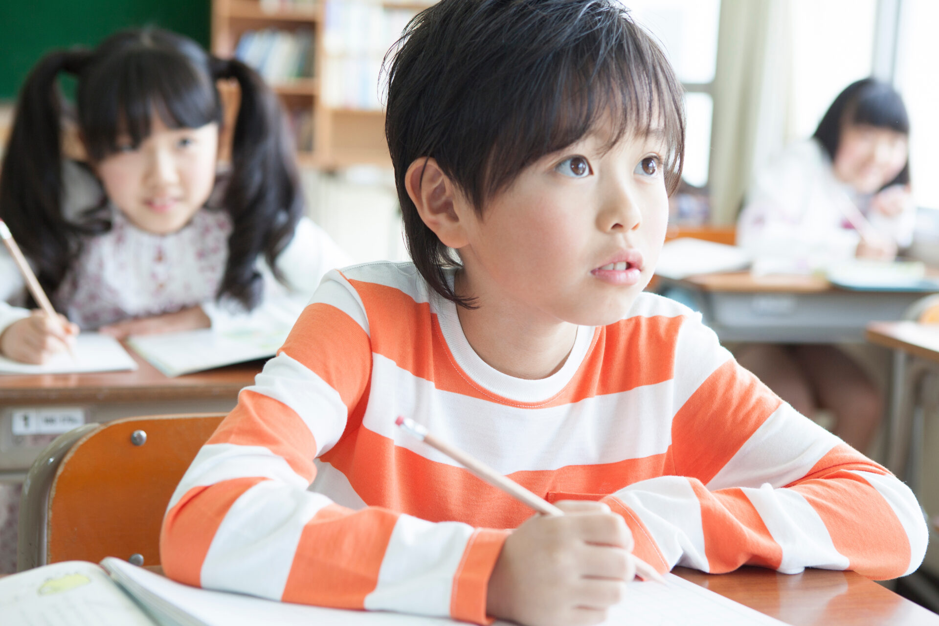 子どもの猫背改善には10秒あればいい！猫背矯正マイスター（R)のメソッド紹介
