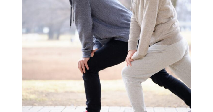 骨盤矯正のペアストレッチ、腰の悩みを夫婦で解消