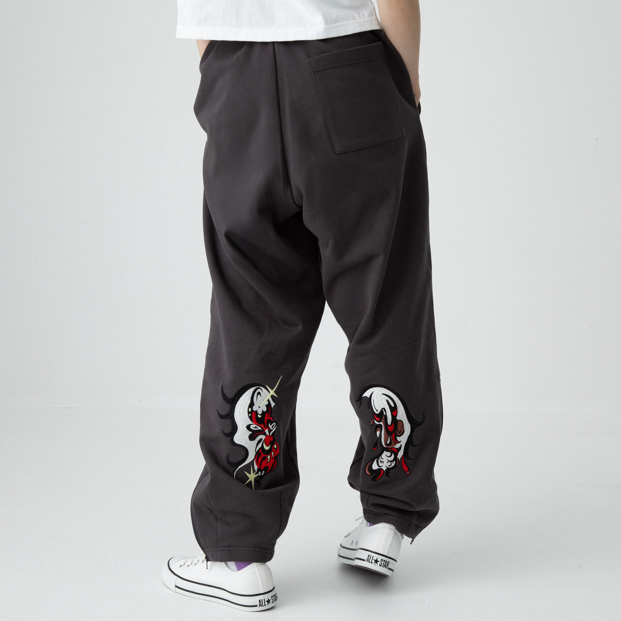 田中かえ Embroidery Sweatpants Charcoal/Olive サイズ: 1, カラー: チャコール