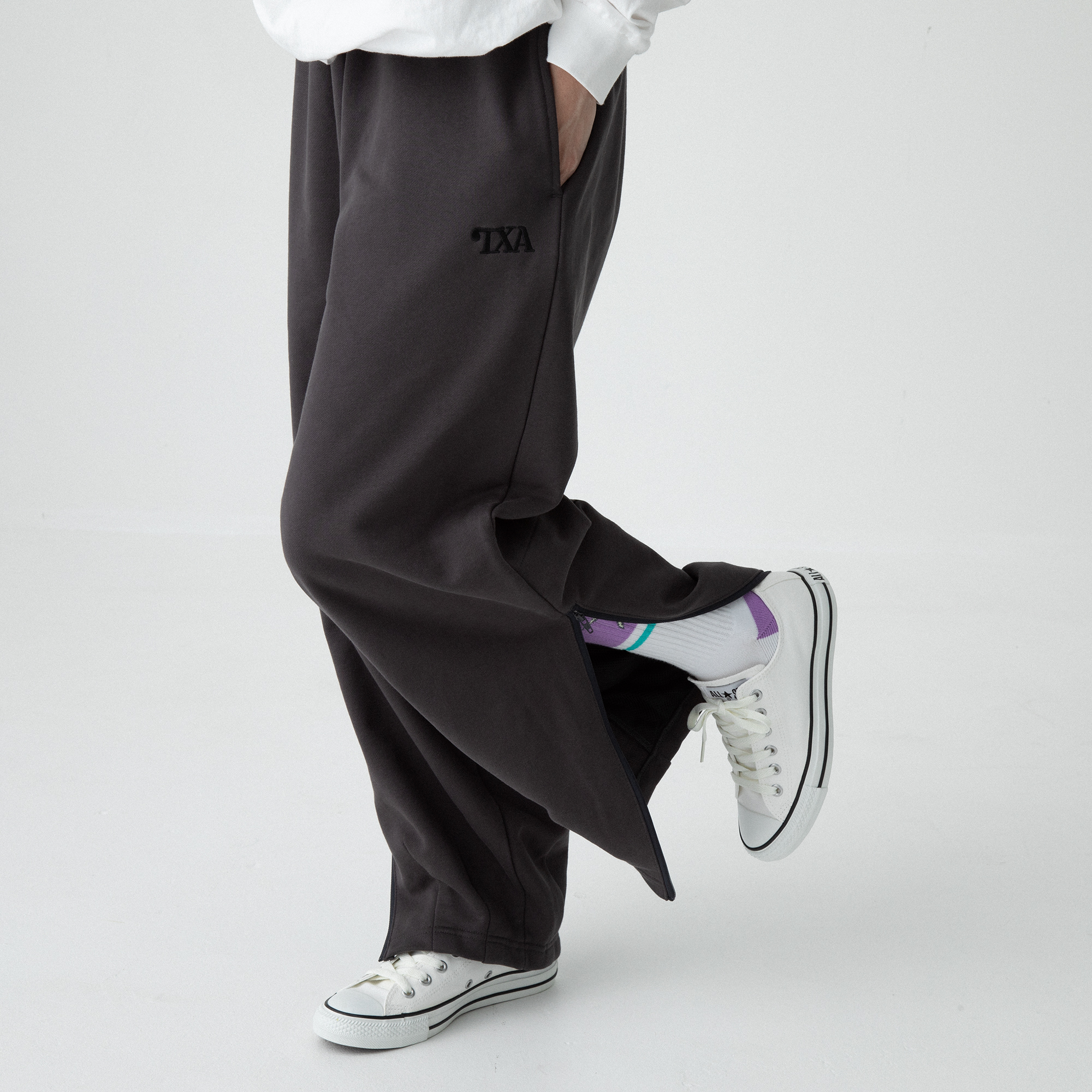 田中かえ Embroidery Sweatpants Charcoal/Olive サイズ: 1, カラー: チャコール