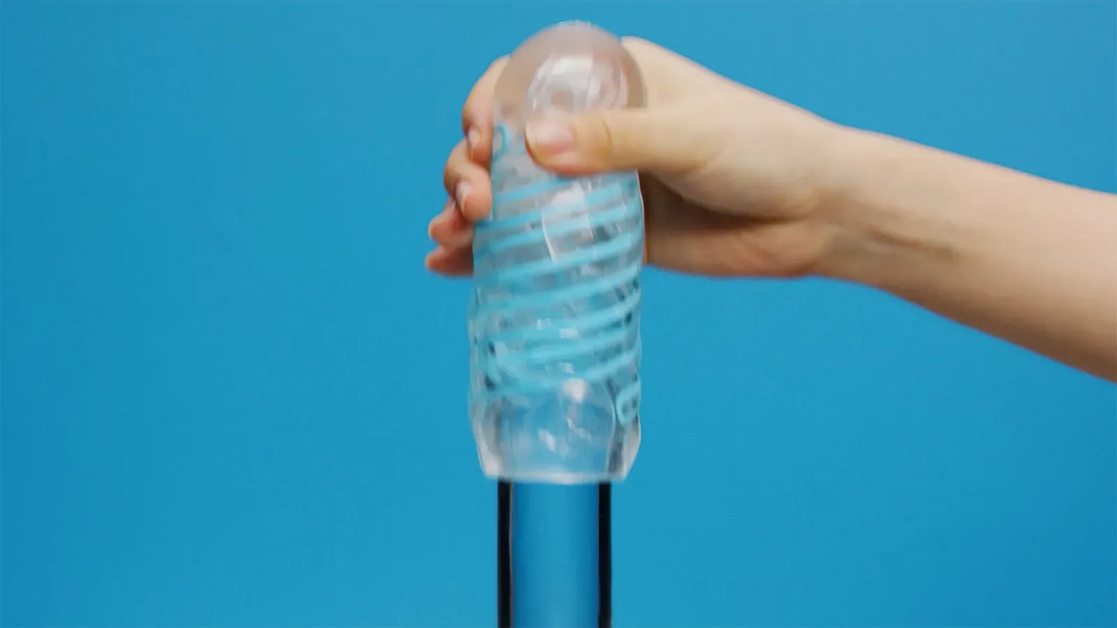 空気を逃がすように挿入する