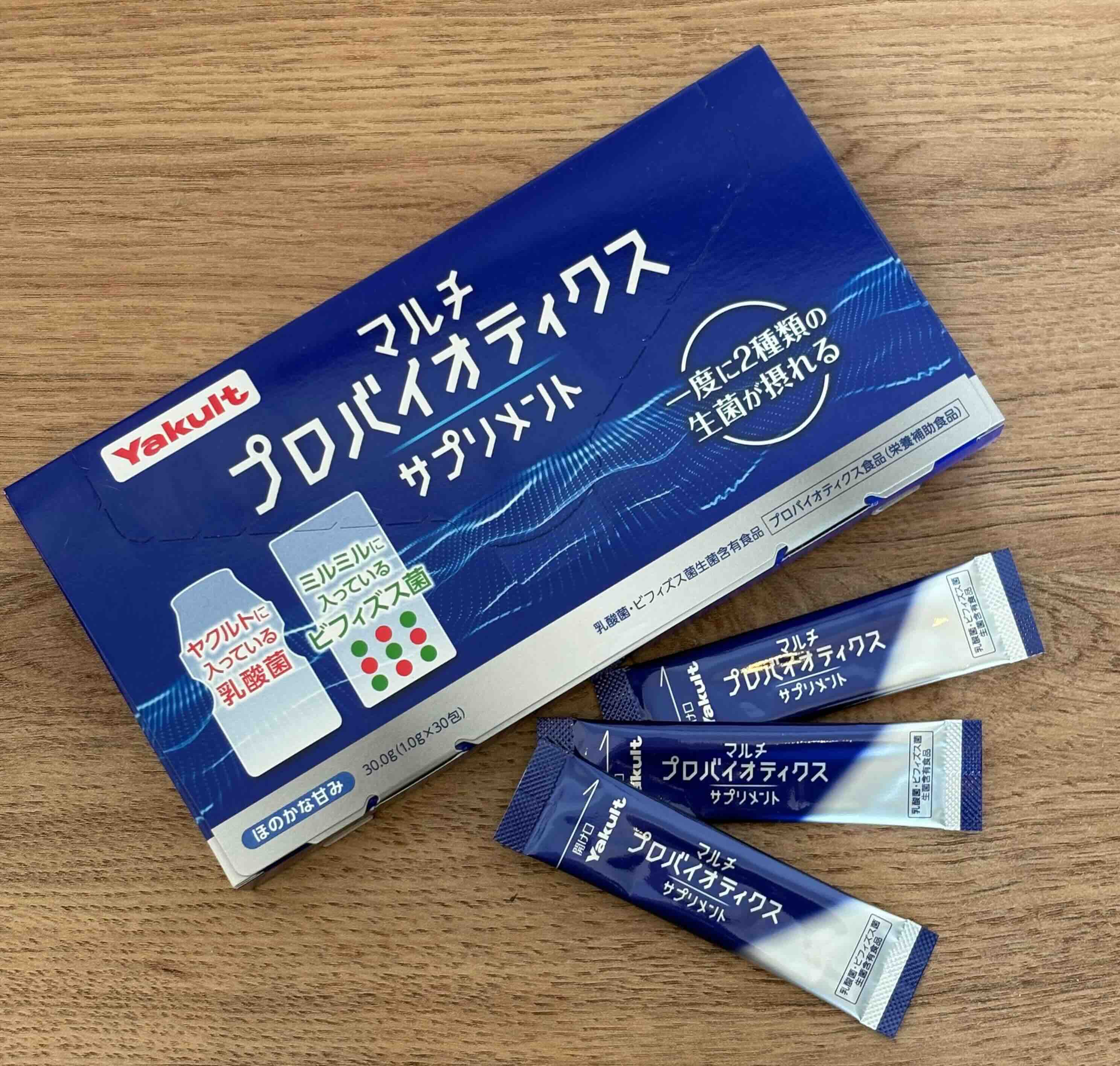 商品のパッケージ（机の上）