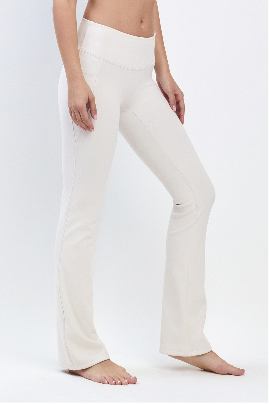 PL415 FLARE-FIT LEGGINGS IVORY サイズ: S/M