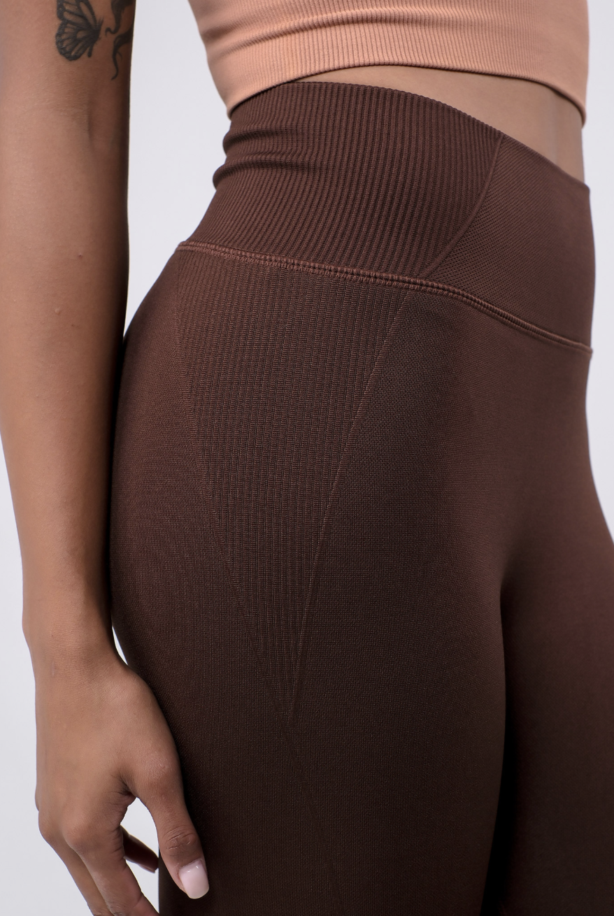 PL411 SEAMLESS LEGGINGS BROWN サイズ: S/M