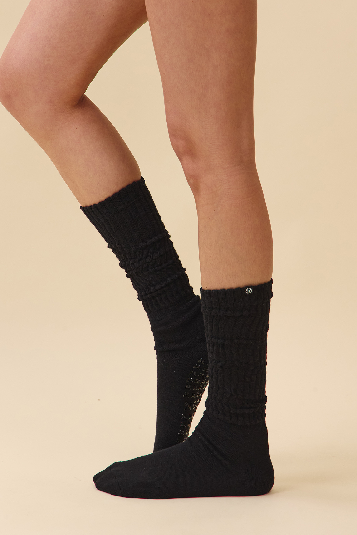 AS568 NON SLIP KNEE SOCKS BLACK サイズ: F