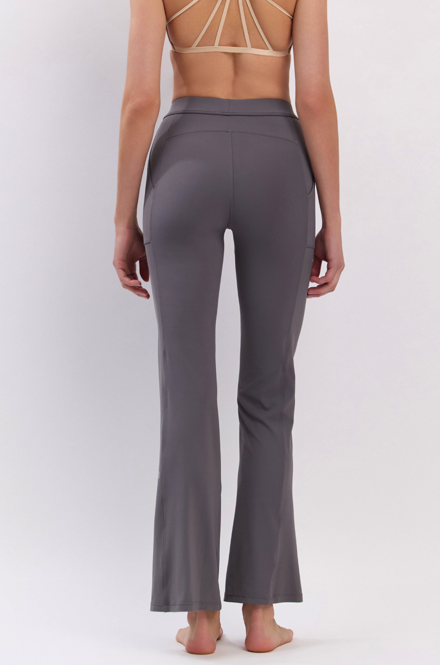 PL408 SLIT BOOT-CUT PANTS CHARCOAL サイズ: S/M