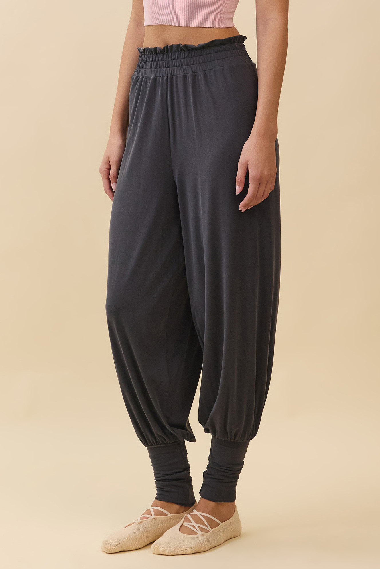 PR471 RELAX FRILL JOGGER PANTS CHARCOAL SOLID