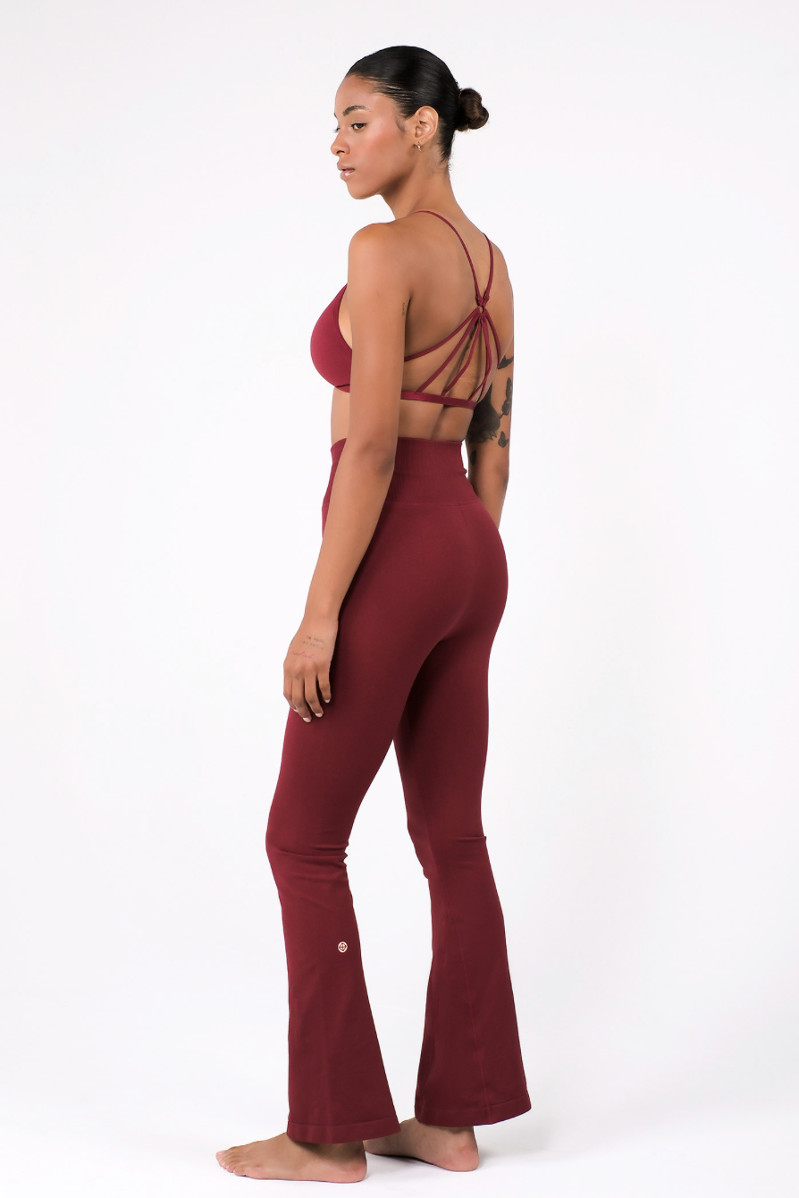 PL413 SEAMLESS FLARE-FIT LEGGINGS BURGUNDY サイズ: S/M