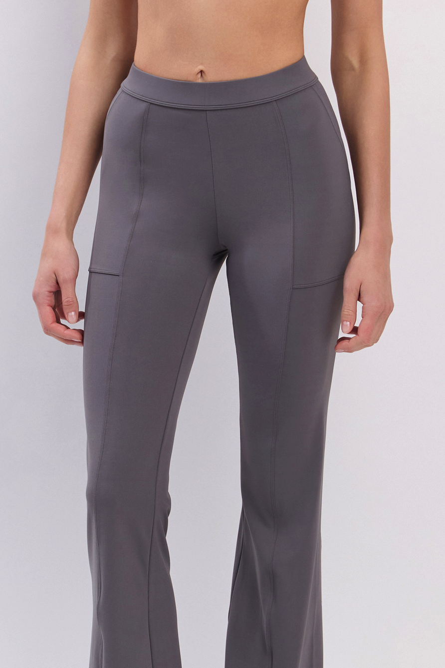 PL408 SLIT BOOT-CUT PANTS CHARCOAL サイズ: S/M