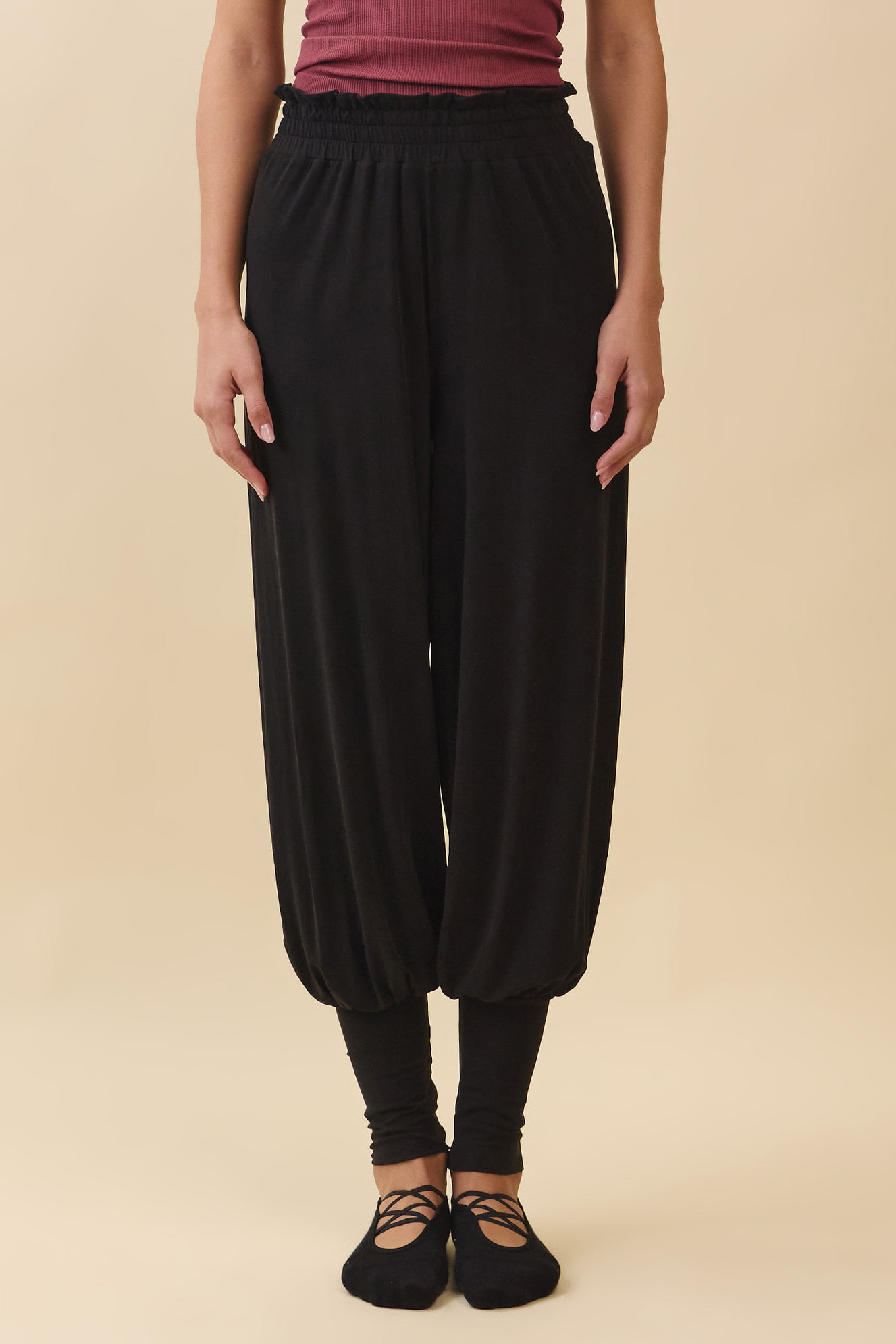 PR471 RELAX FRILL JOGGER PANTS BLACK SOLID