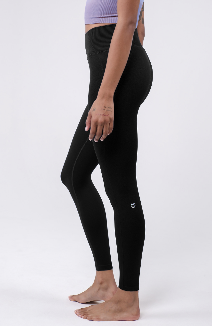 PL411 SEAMLESS LEGGINGS BLACK サイズ: S/M