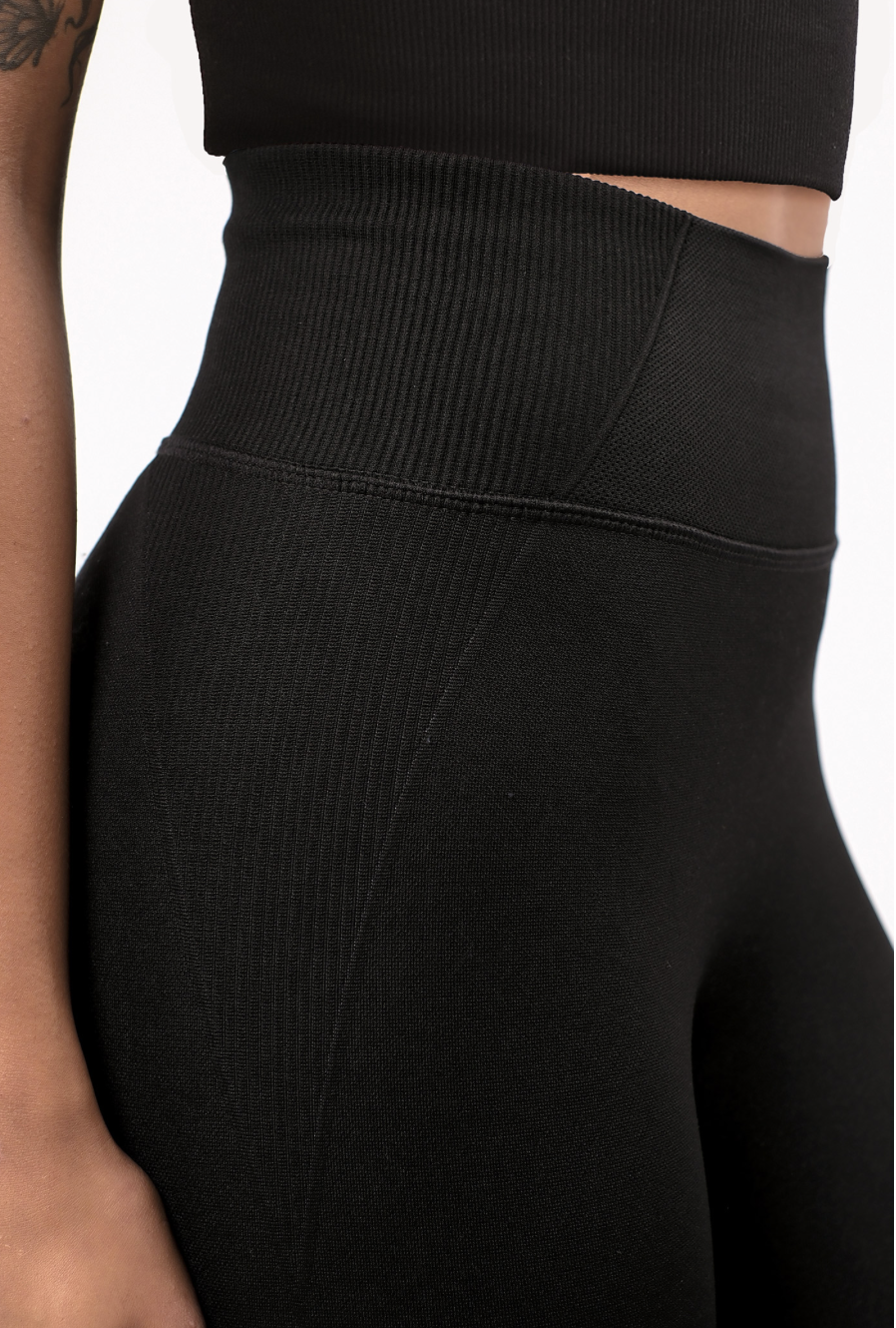 PL411 SEAMLESS LEGGINGS BLACK サイズ: S/M