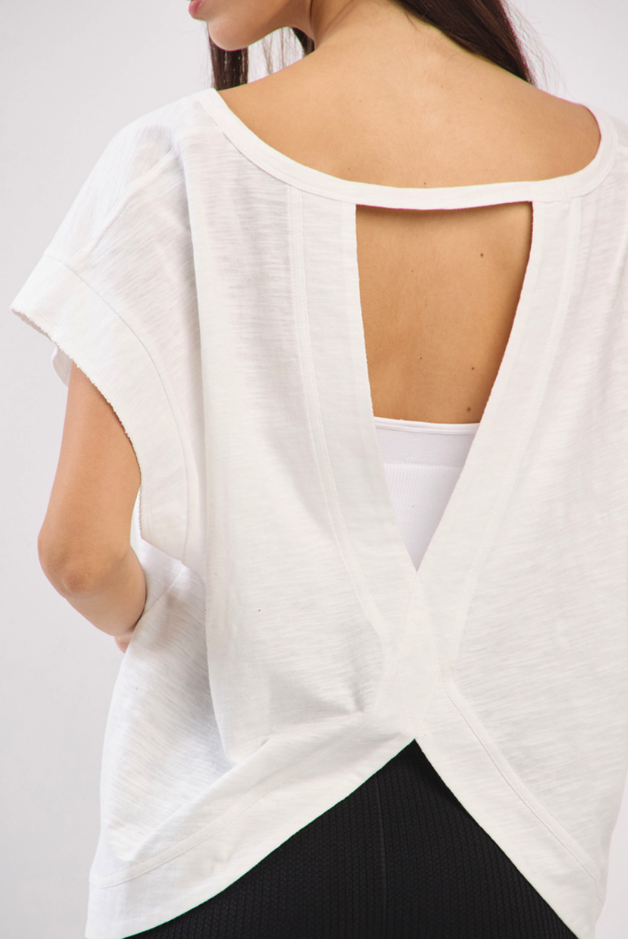TS109 COVER-UP SLEEVELESS WHITE サイズ: ONESIZE