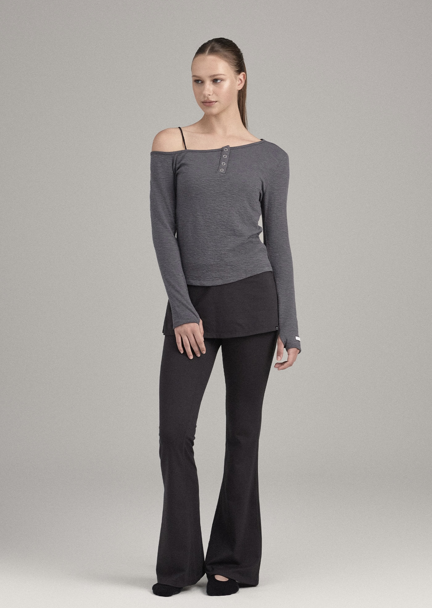 PL452 MOTION WRAP 9 LEGGINGS CHARCOAL SOLID サイズ: SS