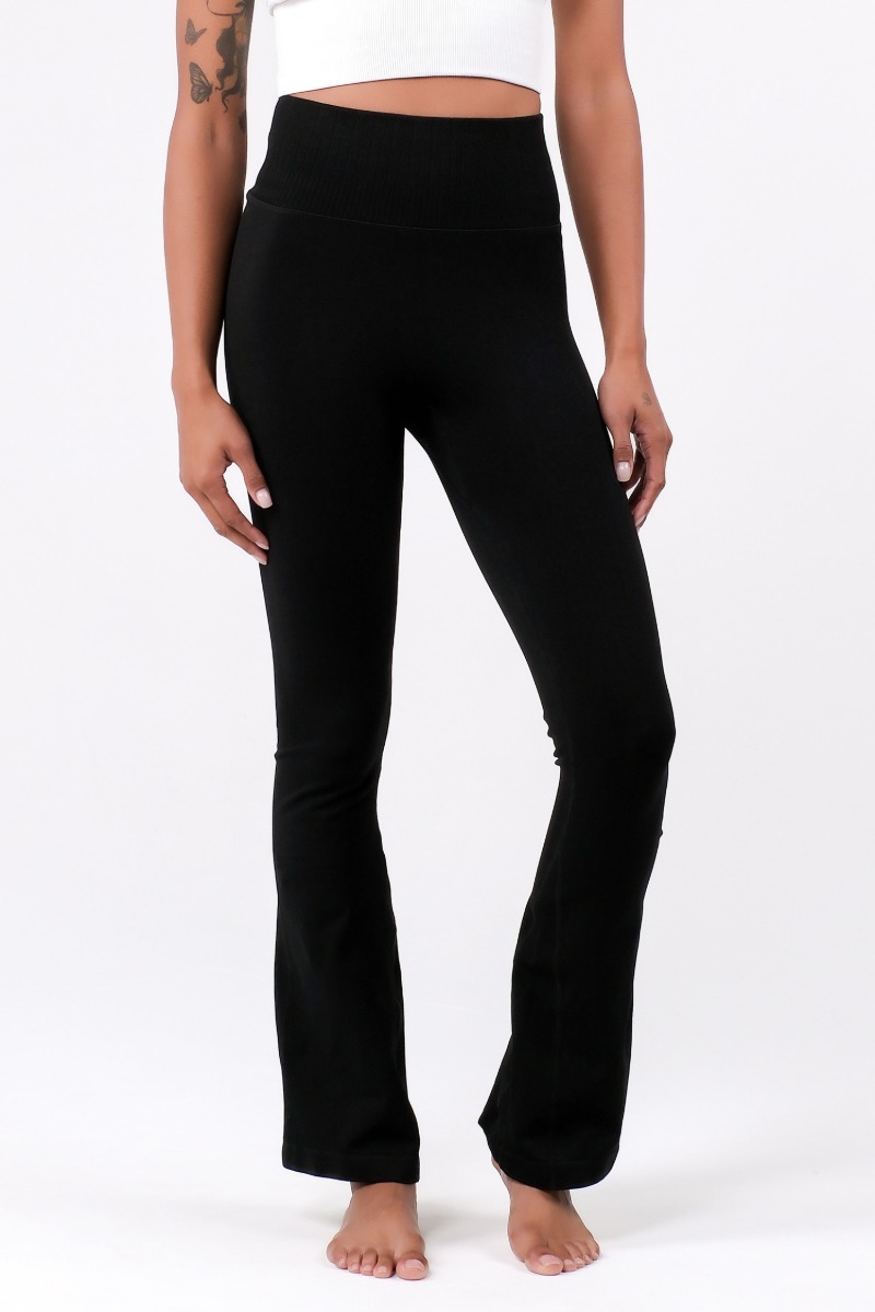 PL413 SEAMLESS FLARE-FIT LEGGINGS BLACK