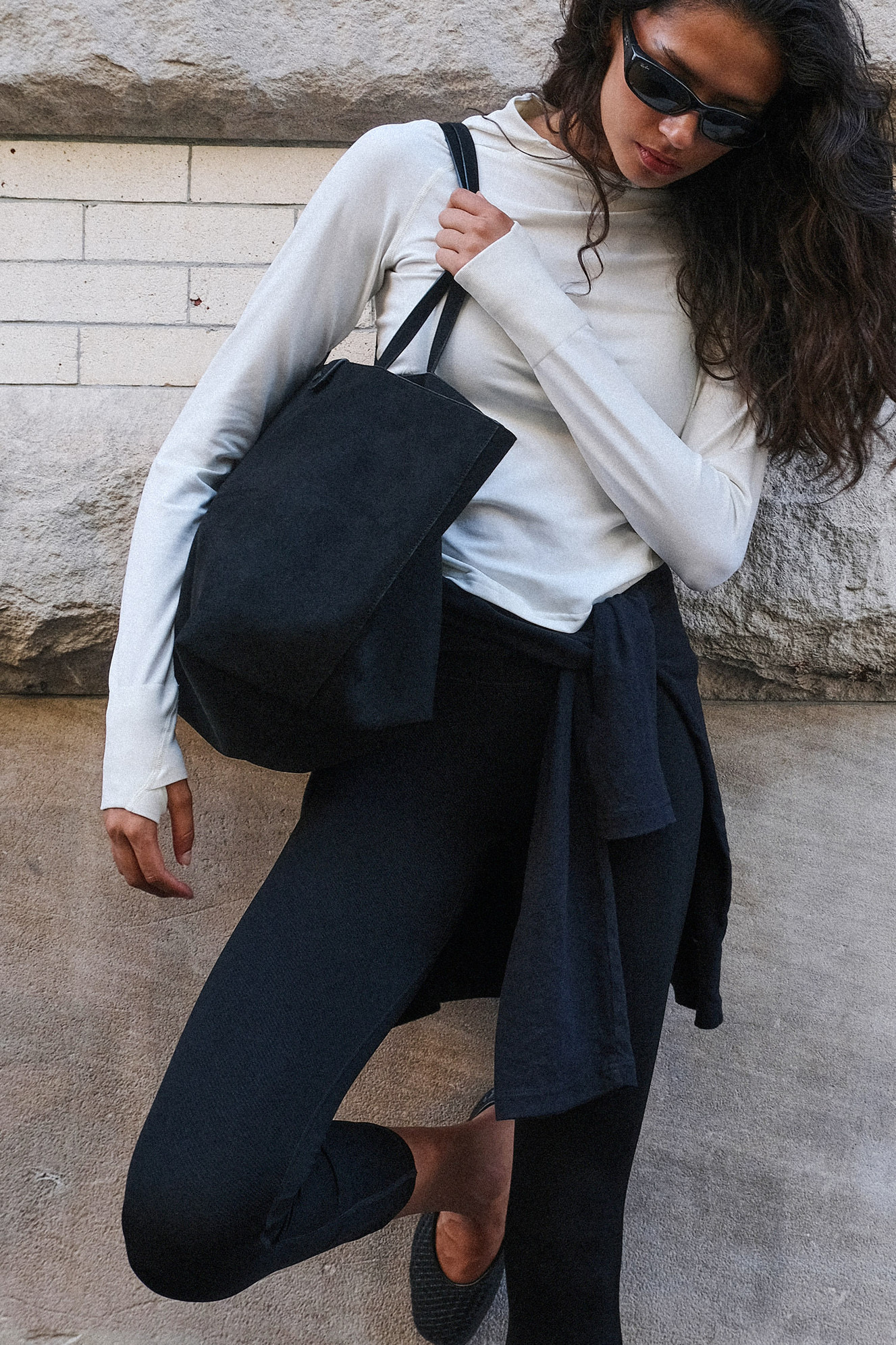 AB505 SUEDE SHOULDER BAG BLACK