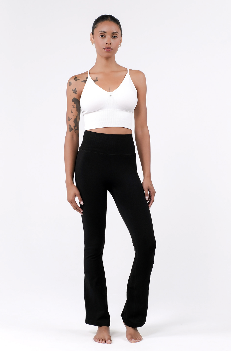 PL413 SEAMLESS FLARE-FIT LEGGINGS BLACK サイズ: S/M