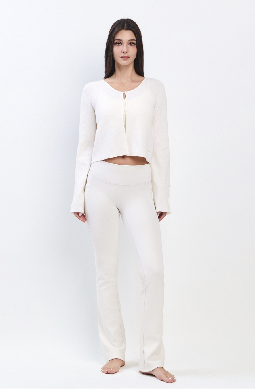 PL415 FLARE-FIT LEGGINGS IVORY サイズ: S/M