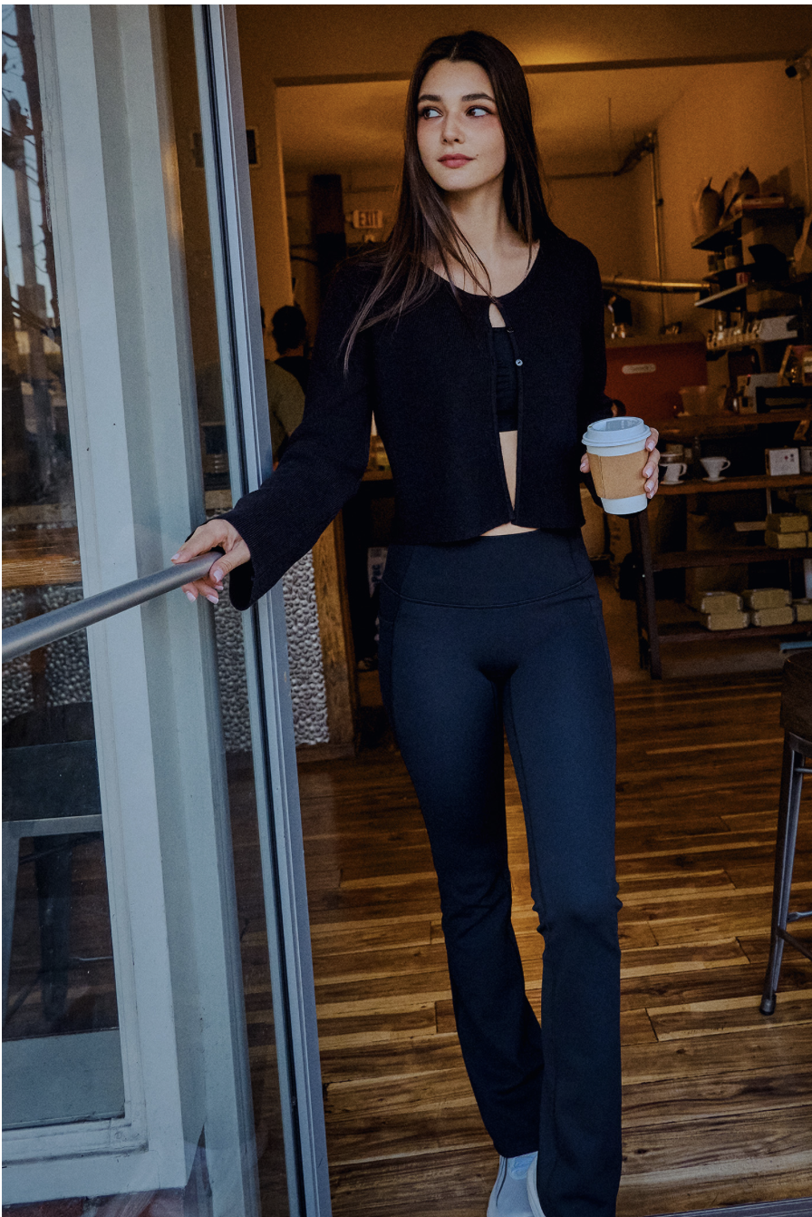 PL415 FLARE-FIT LEGGINGS BLACK サイズ: S/M