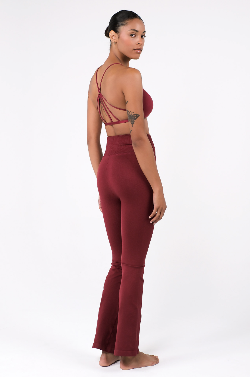 PL413 SEAMLESS FLARE-FIT LEGGINGS BURGUNDY サイズ: S/M