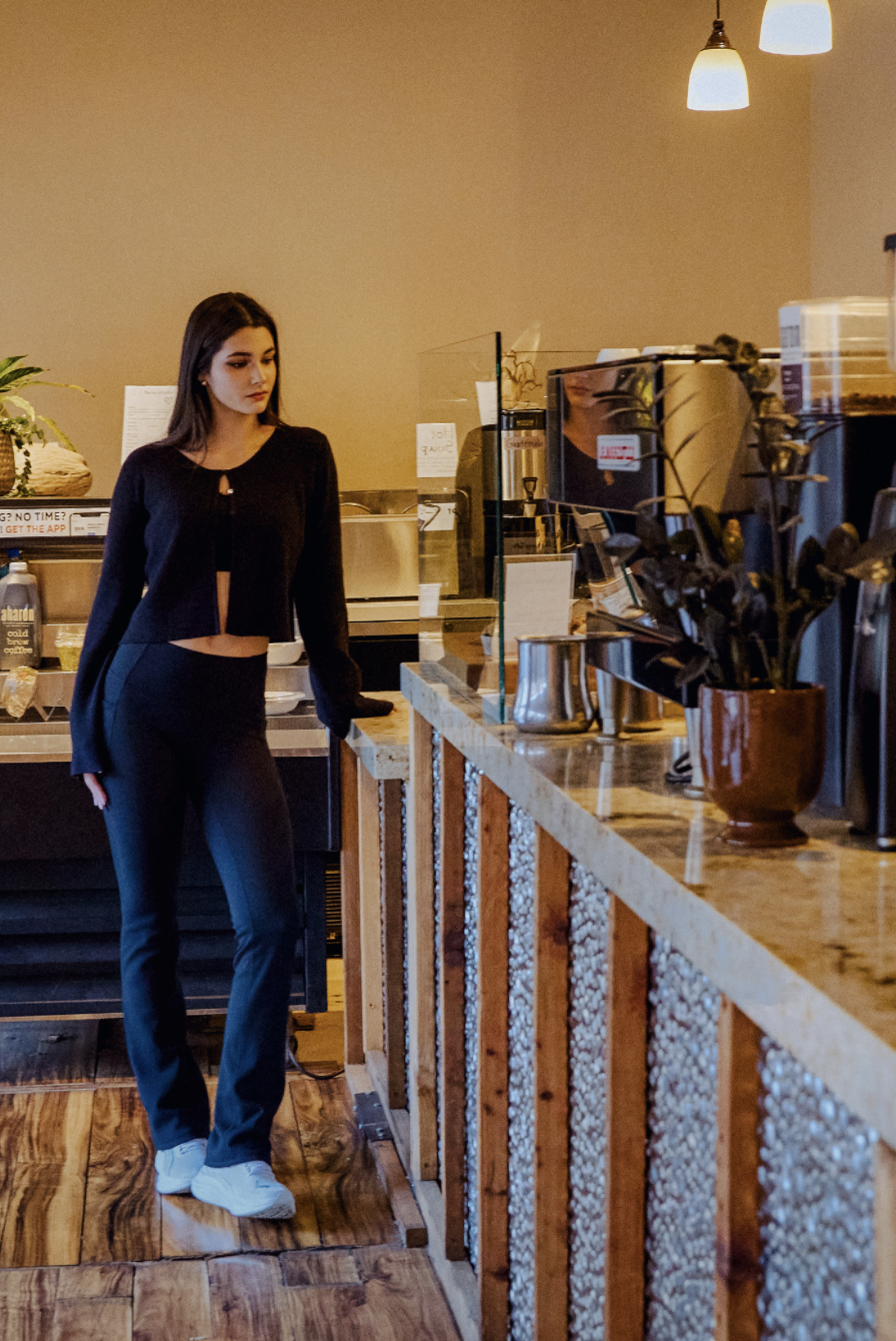 PL415 FLARE-FIT LEGGINGS BLACK サイズ: S/M