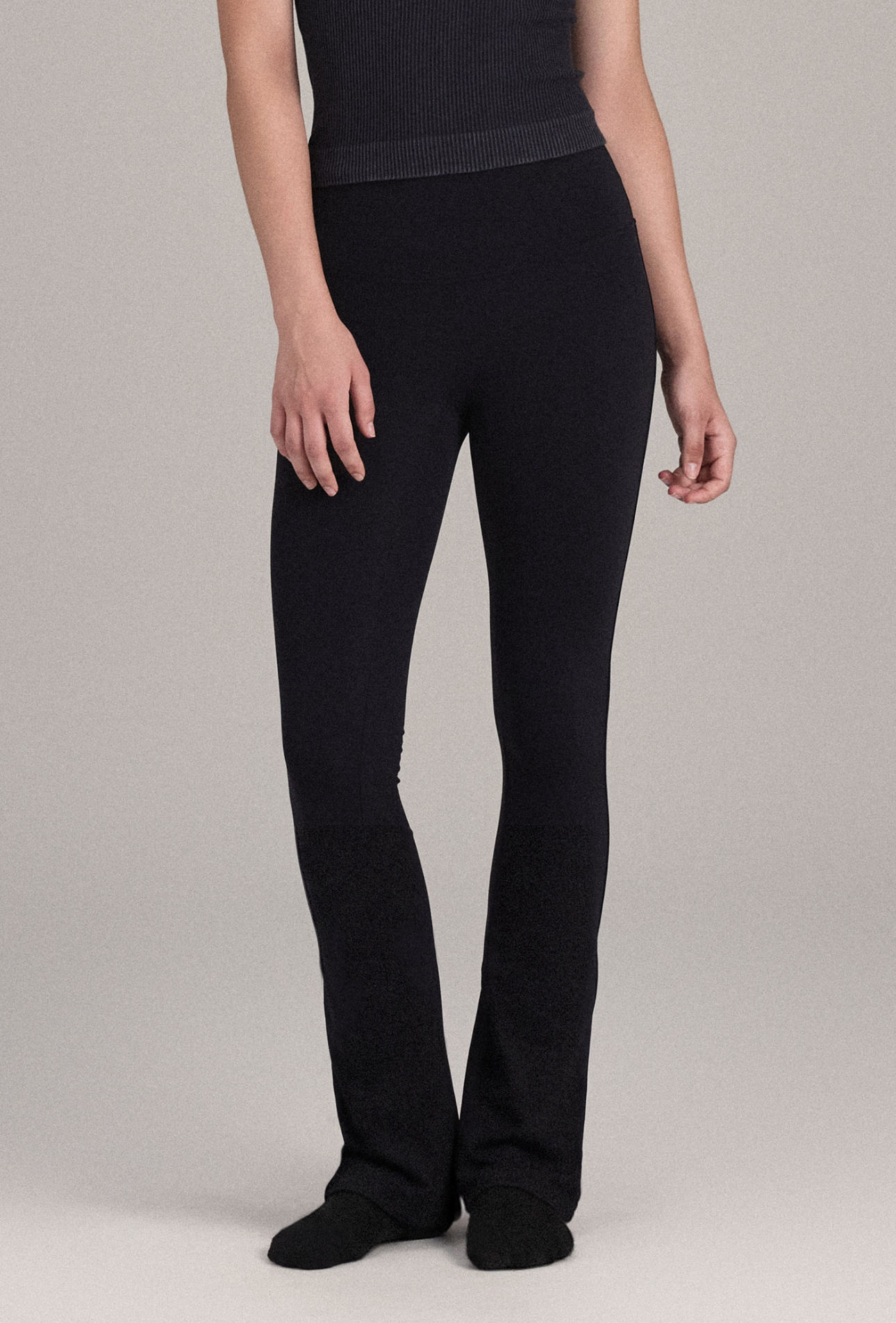 PL416 JERSEY FLARE-FIT LEGGINGS(LONG) BLACK SOLID サイズ: S/M