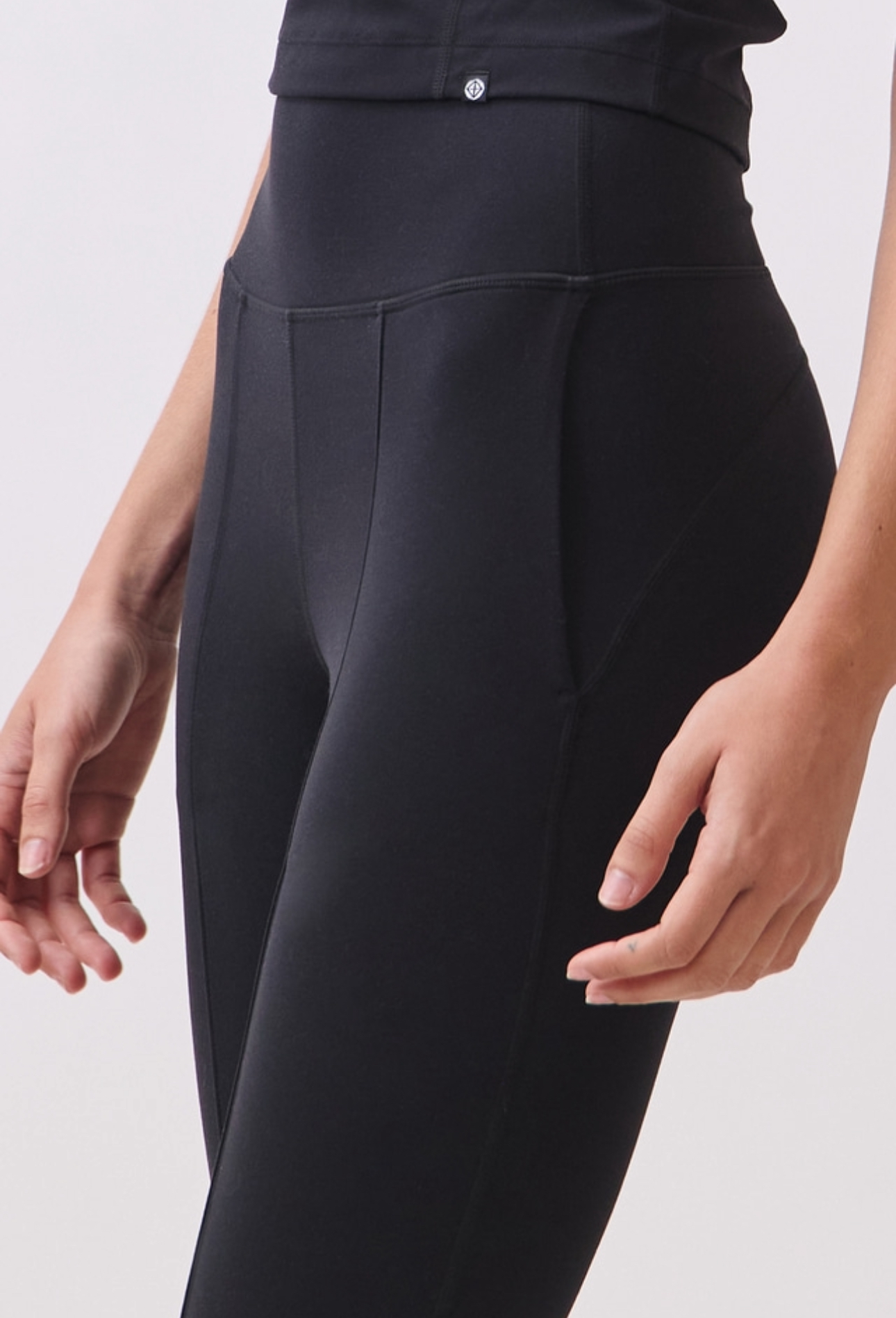 PL412 FLARE LEGGINGS BLACK サイズ: S/M