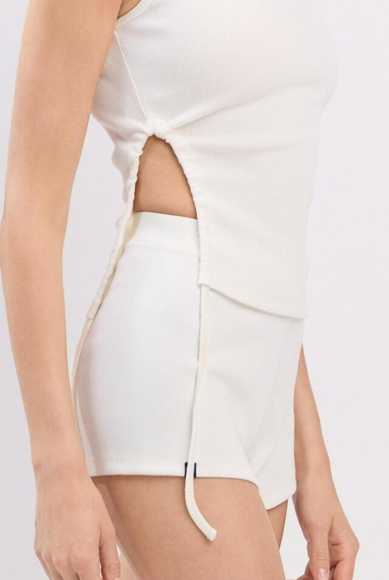 TT200 CUT-OUT SLEEVELESS IVORY サイズ: S/M