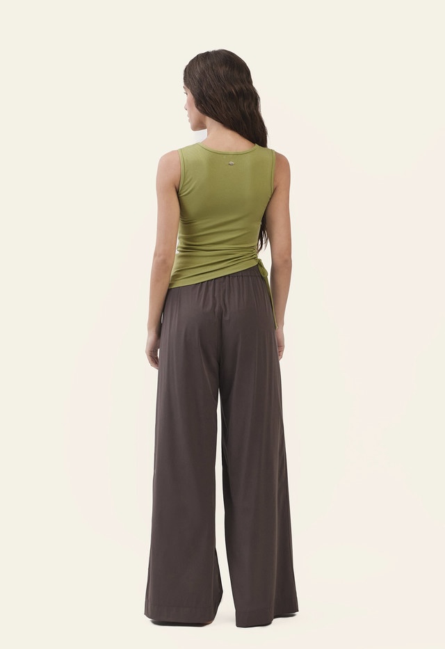TS135 CONTOUR STRING SLEEVELESS OLIVE SOLID サイズ: S
