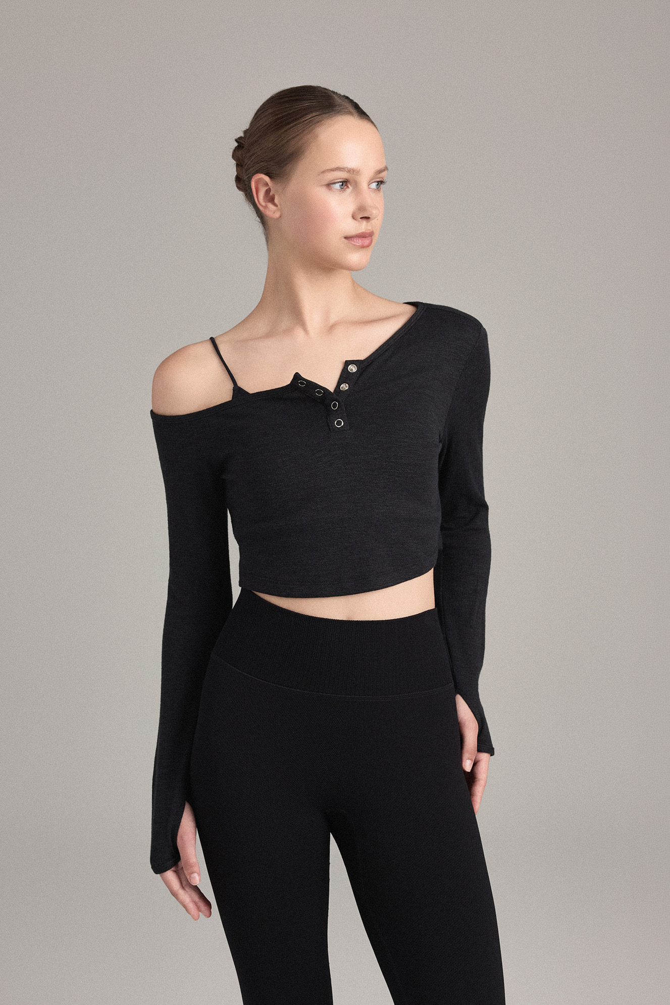 TL152 ASYMMETRIC CROP TOP BLACK SOLID サイズ: SS