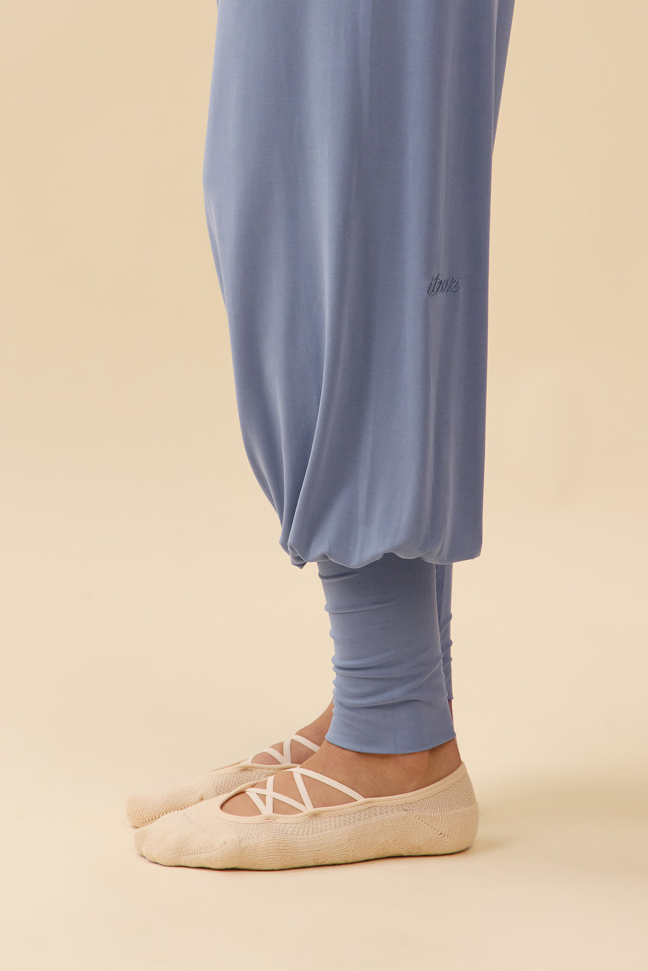 PR471 RELAX FRILL JOGGER PANT ASH BLUE SOLID サイズ: S