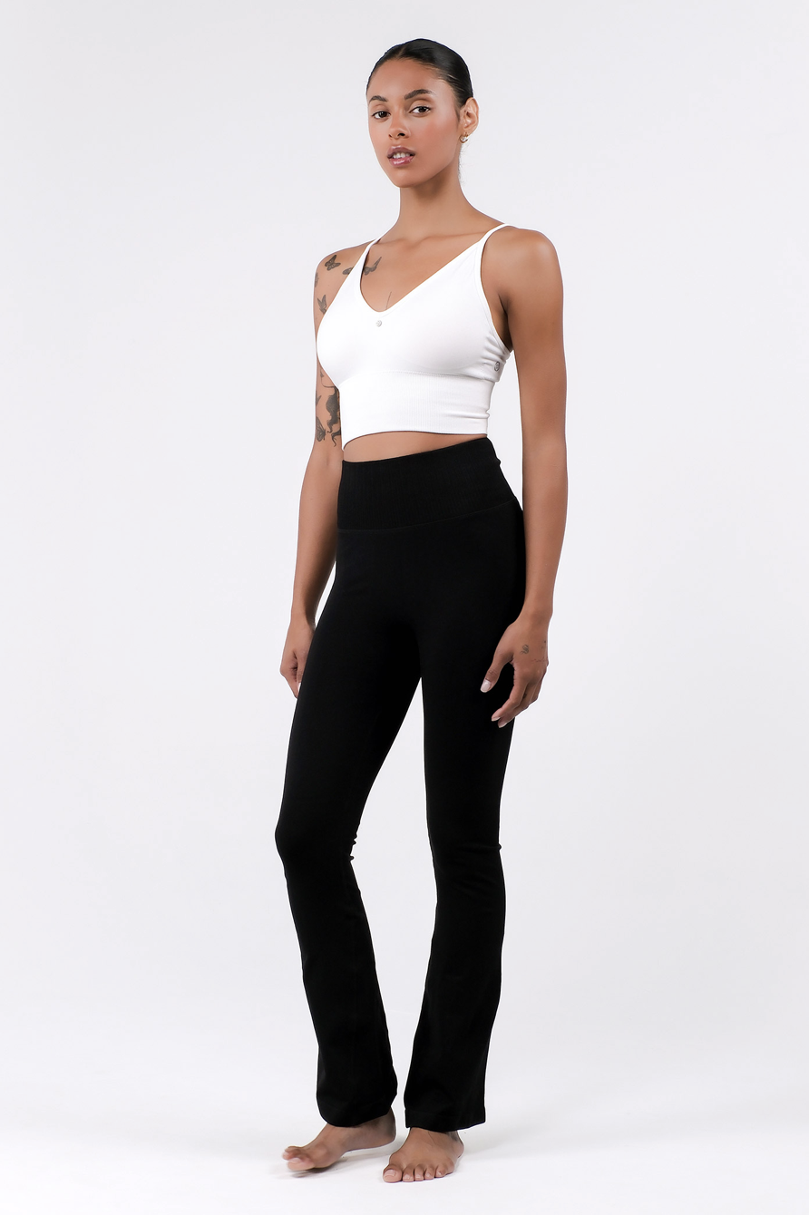 PL413 SEAMLESS FLARE-FIT LEGGINGS BLACK サイズ: S/M