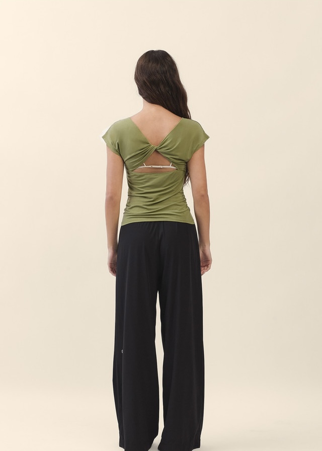 TS125 CONTOUR SHIRRING SLEEVELESS OLIVE SOLID サイズ: SS