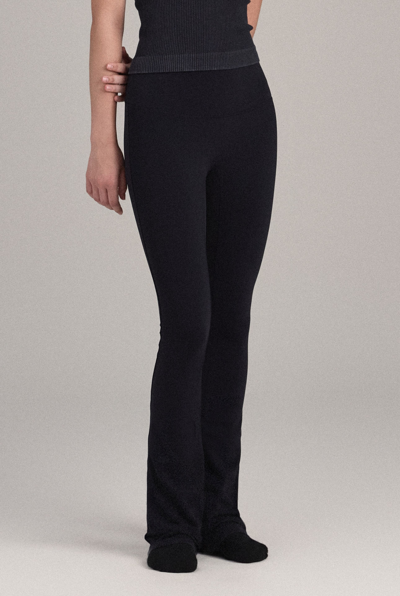 PL416 JERSEY FLARE-FIT LEGGINGS(LONG) BLACK SOLID サイズ: S/M