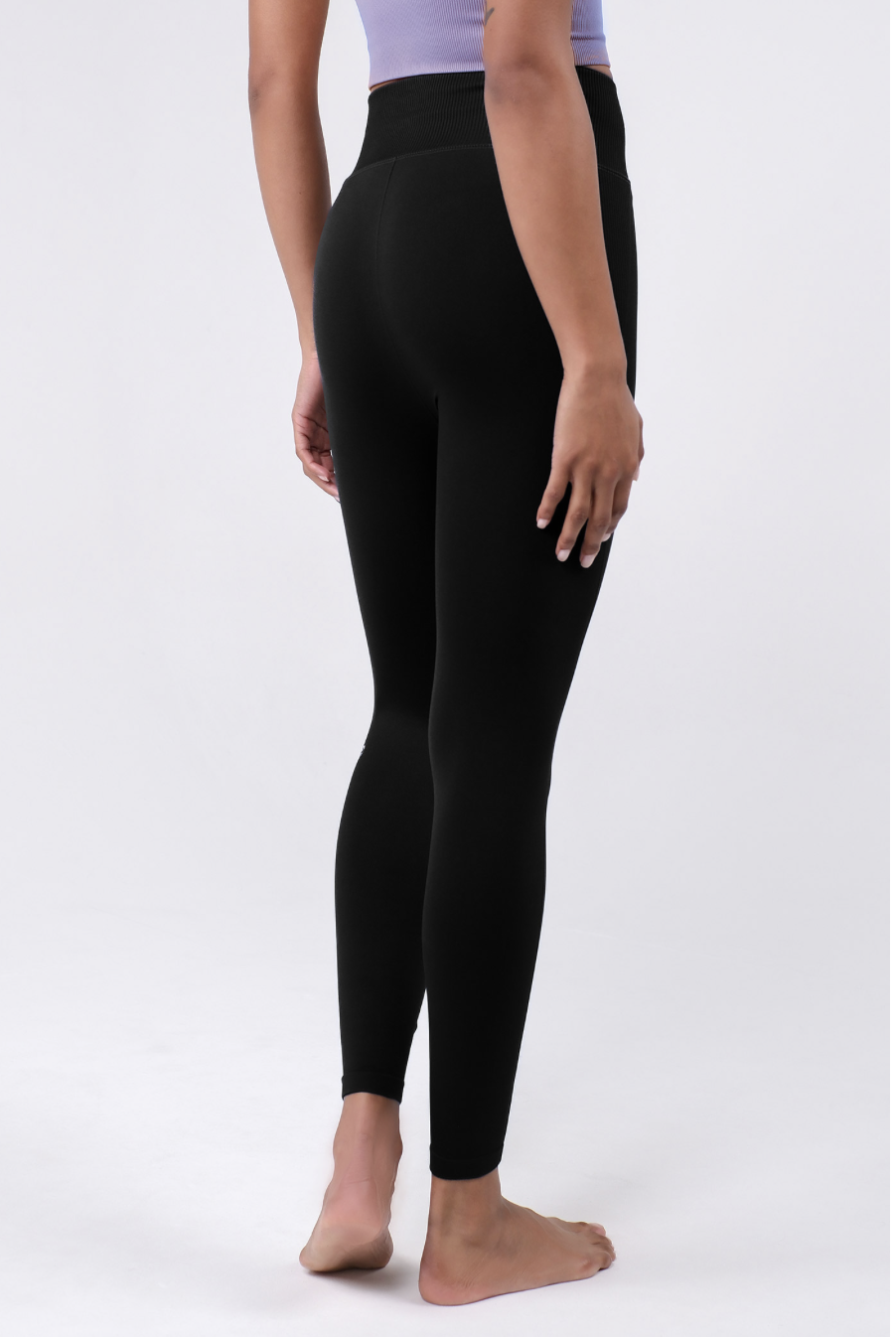 PL411 SEAMLESS LEGGINGS BLACK サイズ: S/M