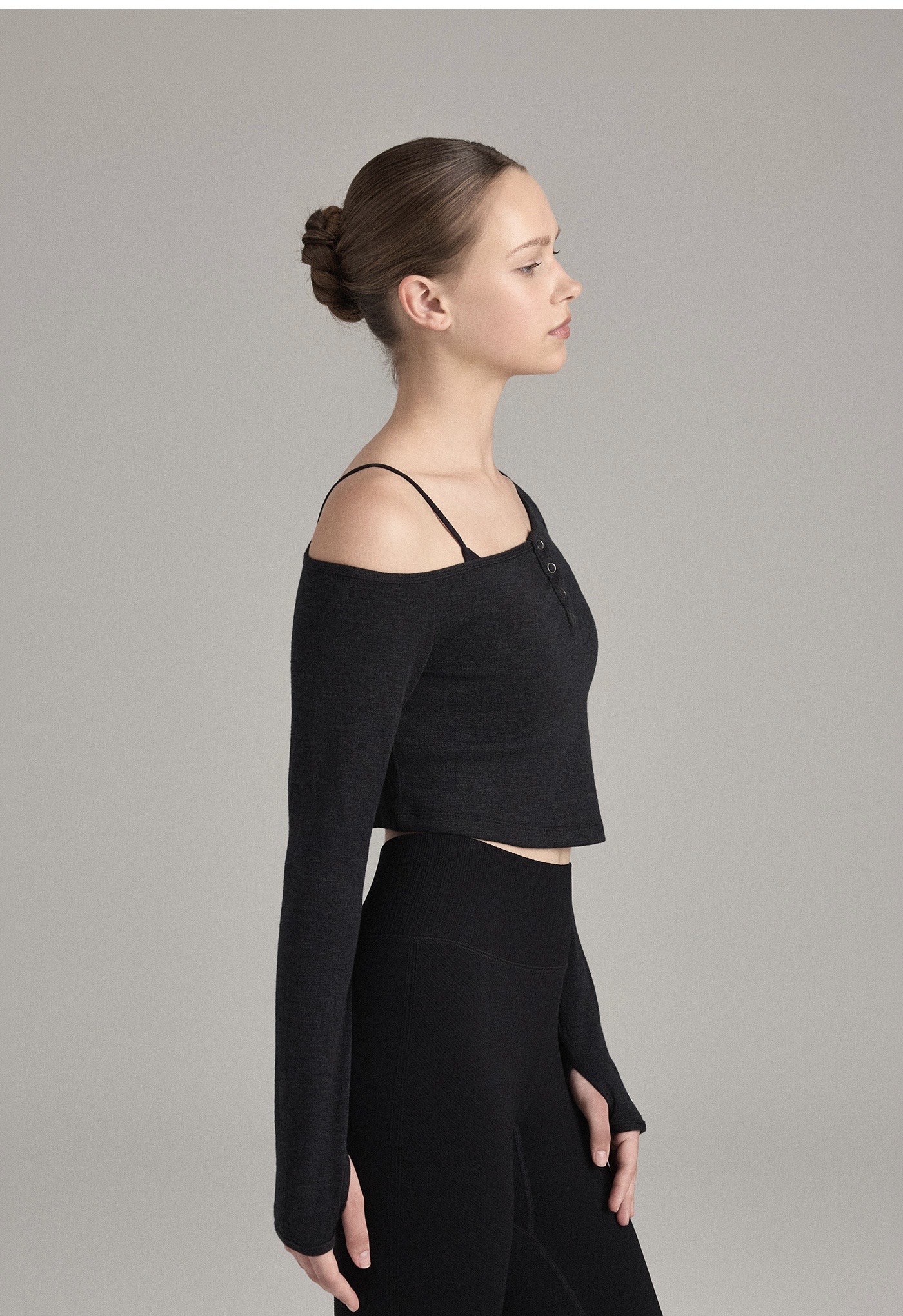 TL152 ASYMMETRIC CROP TOP BLACK SOLID サイズ: SS