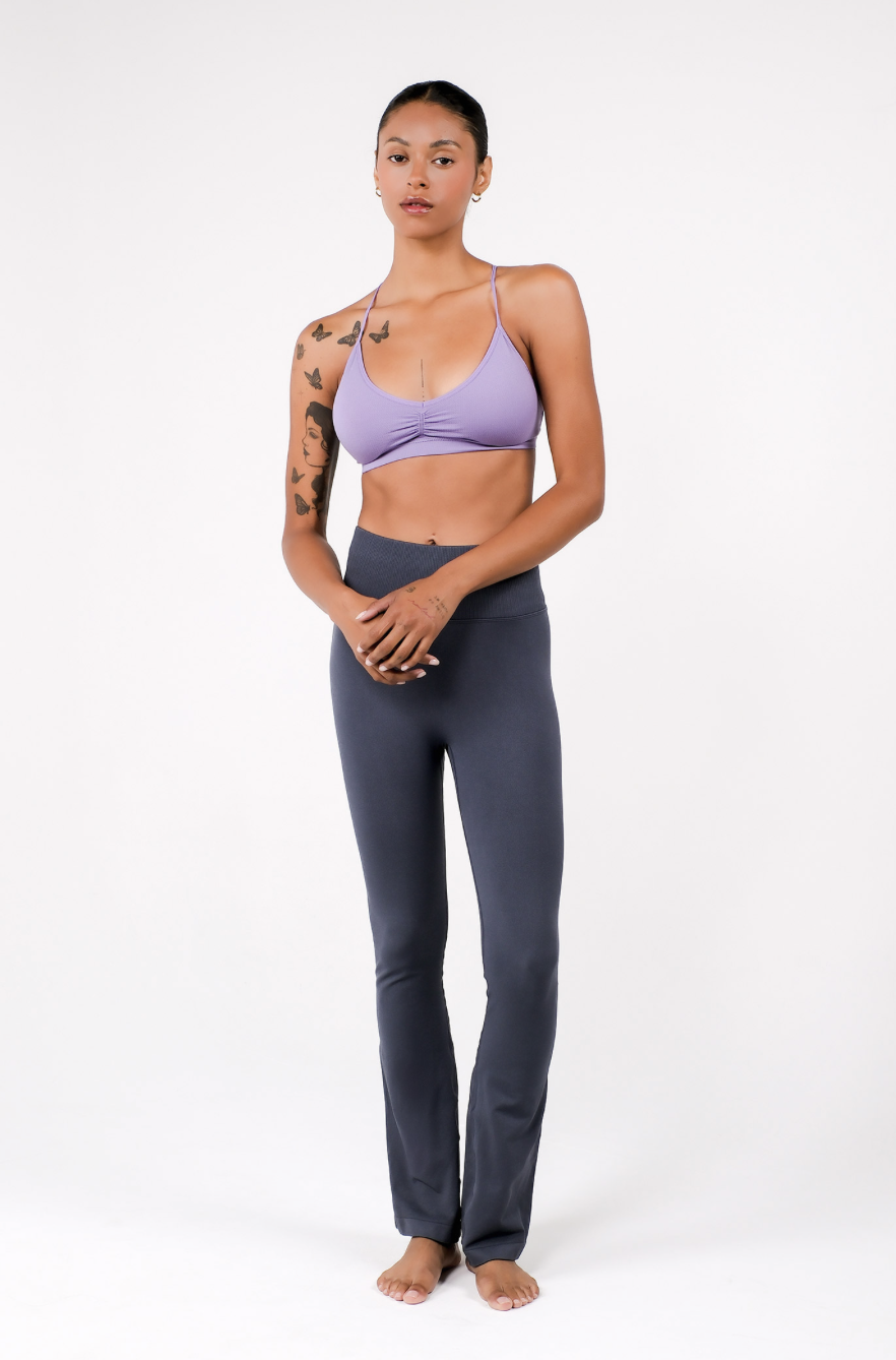 PL413 SEAMLESS FLARE-FIT LEGGINGS D.GRAY サイズ: S/M