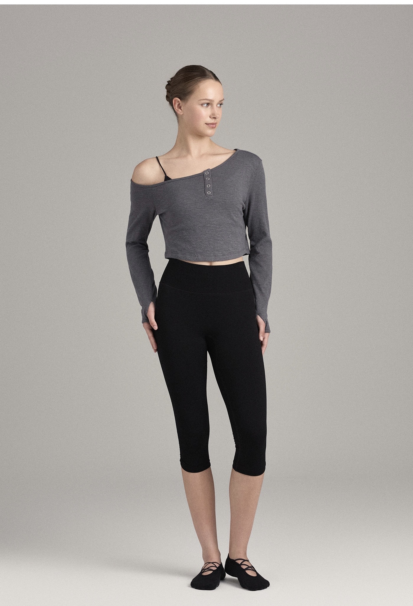 TL152 ASYMMETRIC CROP TOP CHARCOAL SOLID サイズ: SS
