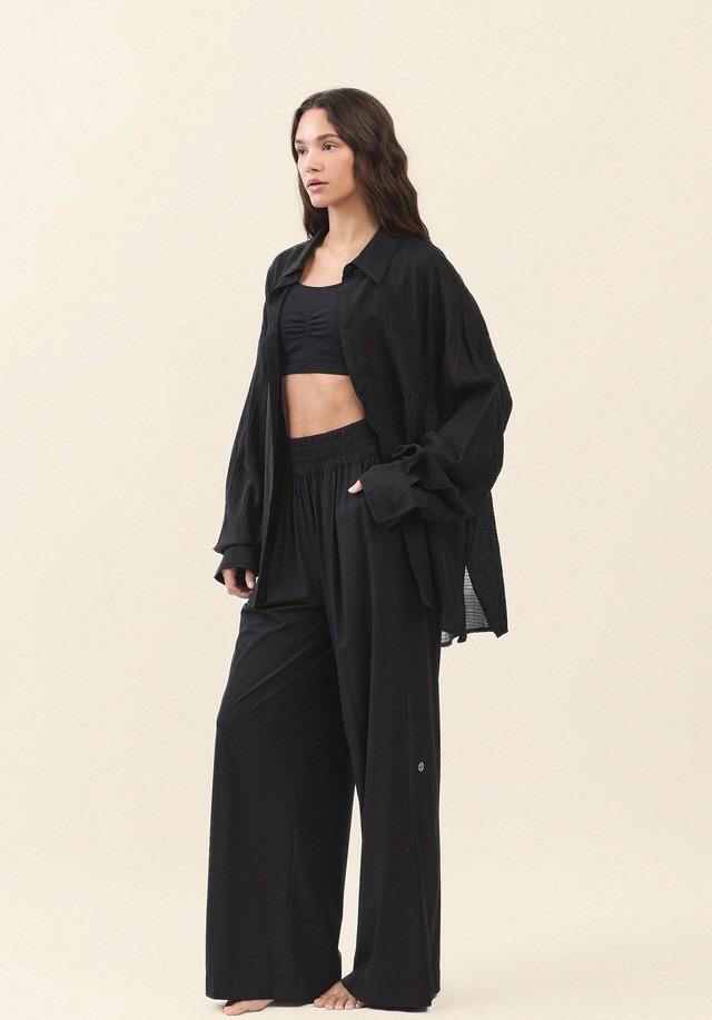 ST194 WRINKLED SLIT SHIRT BLACK SOLID サイズ: F