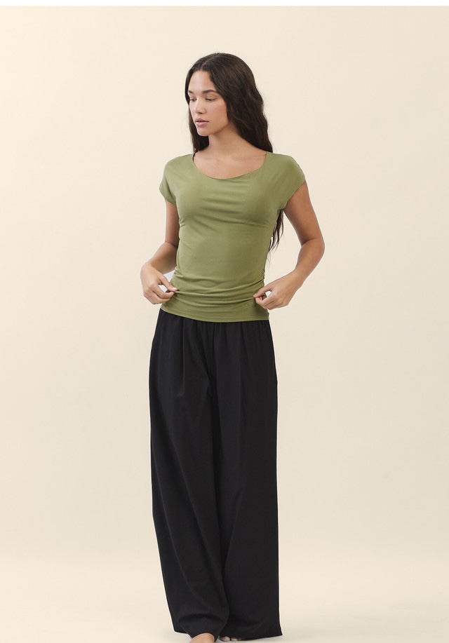 TS125 CONTOUR SHIRRING SLEEVELESS OLIVE SOLID サイズ: SS
