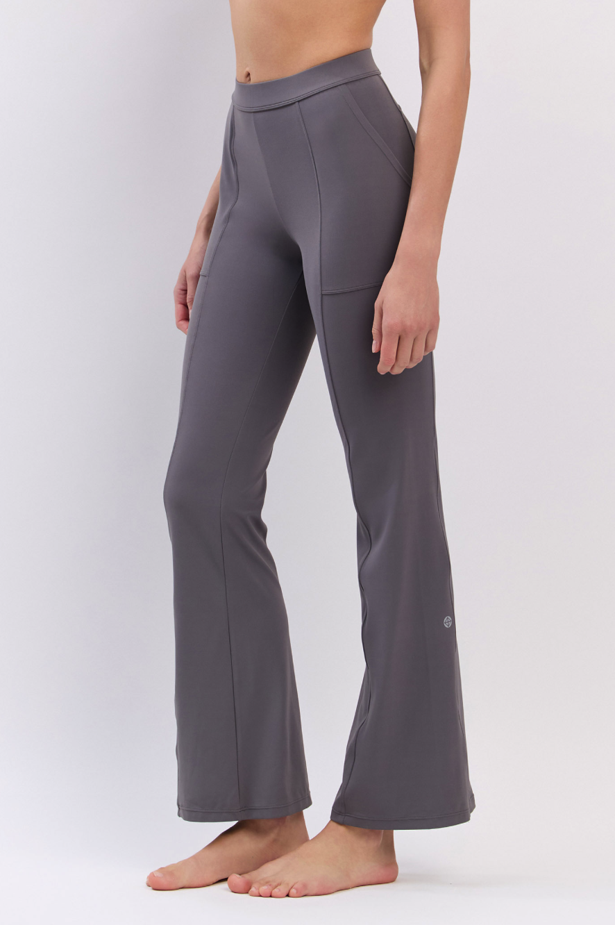 PL408 SLIT BOOT-CUT PANTS CHARCOAL サイズ: S/M