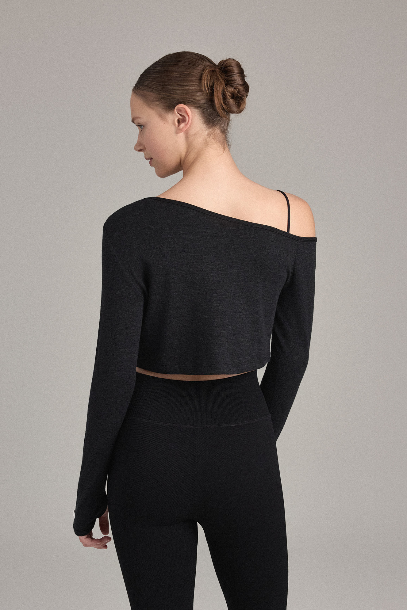 TL152 ASYMMETRIC CROP TOP BLACK SOLID サイズ: SS