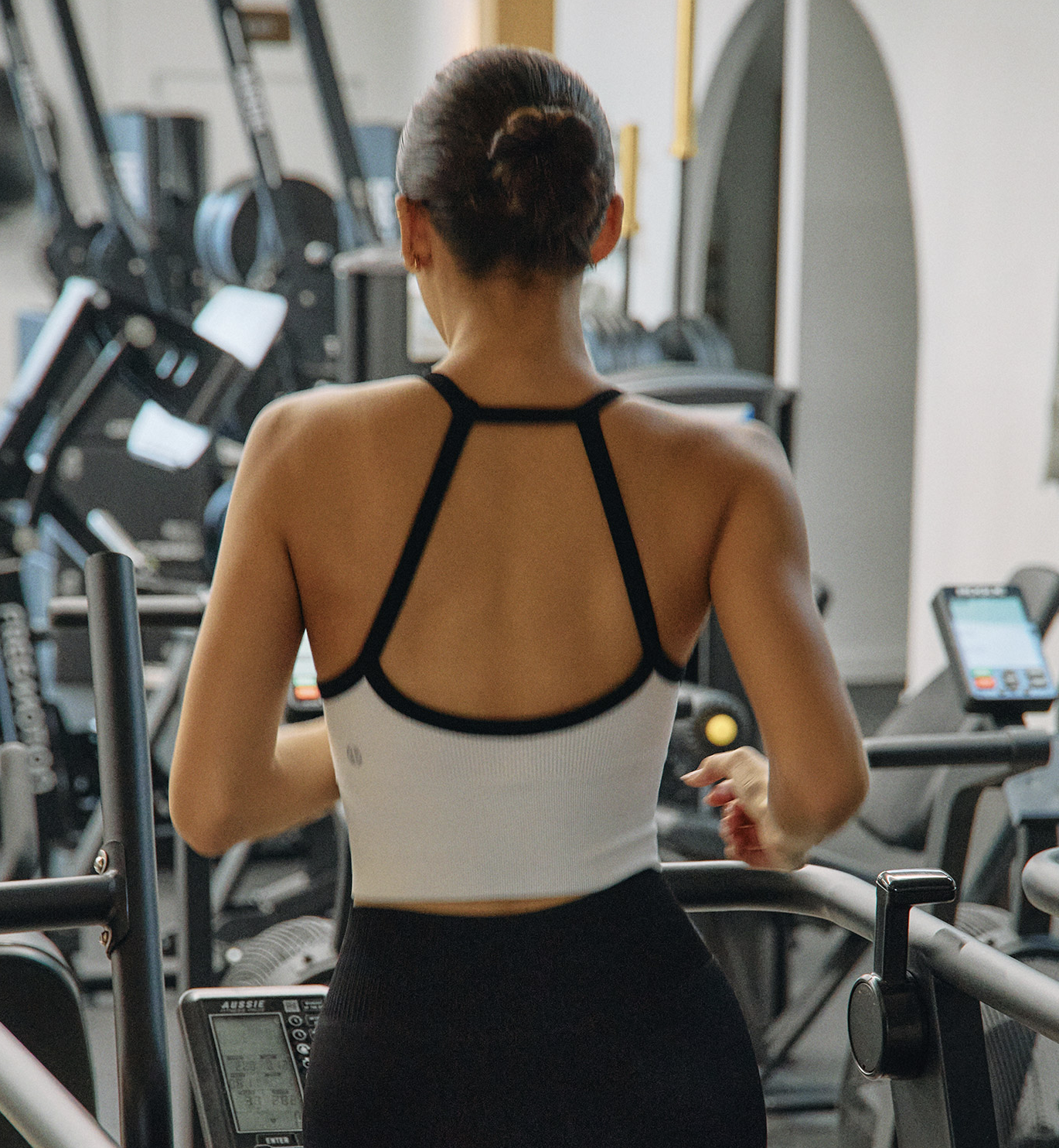 TB040 SIGNATURE HALTER BRATOP WHITE COMBI SOILD サイズ: S/M