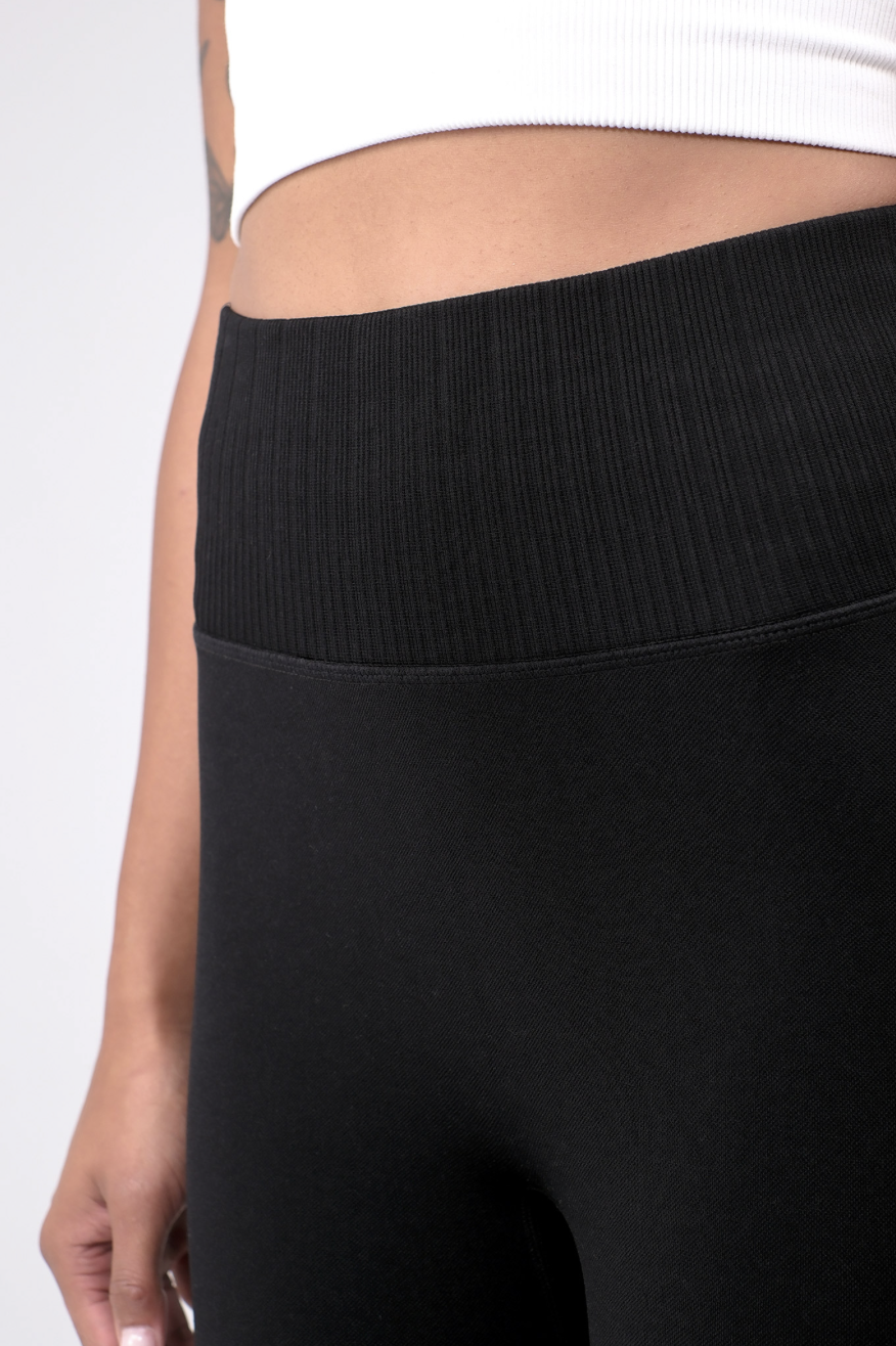PL413 SEAMLESS FLARE-FIT LEGGINGS BLACK サイズ: S/M