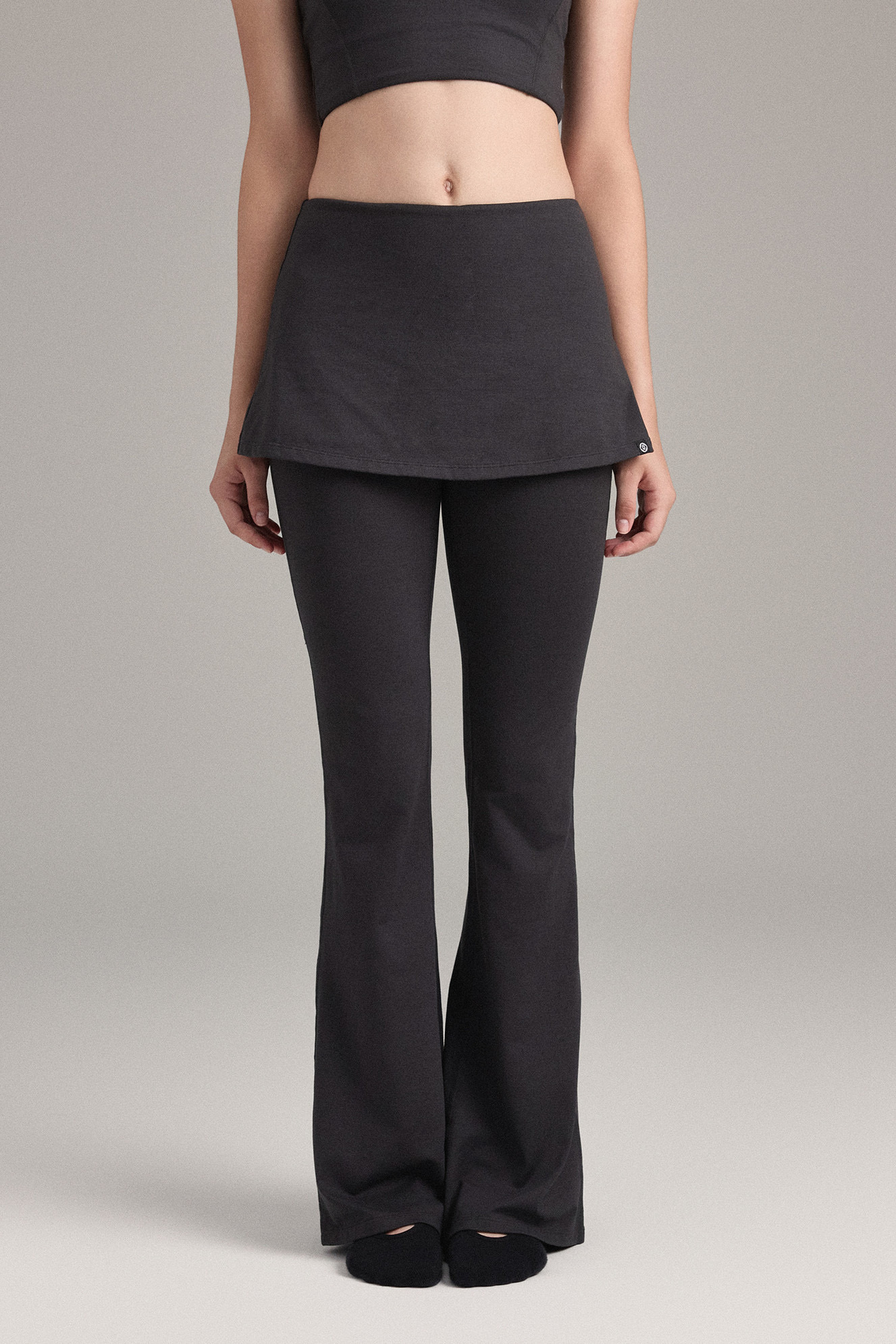 PL452 MOTION WRAP 9 LEGGINGS CHARCOAL SOLID サイズ: SS