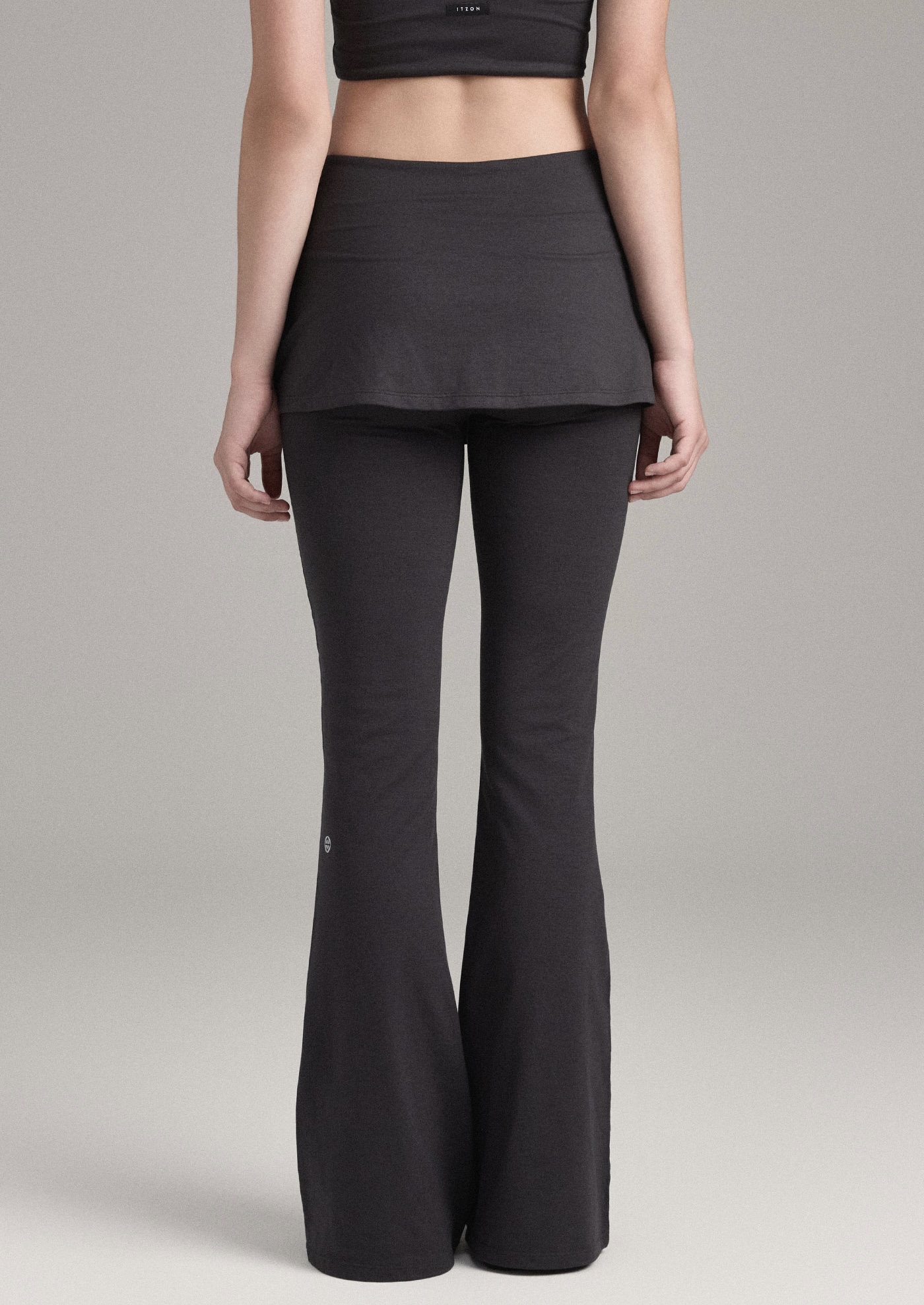 PL452 MOTION WRAP 9 LEGGINGS CHARCOAL SOLID サイズ: SS