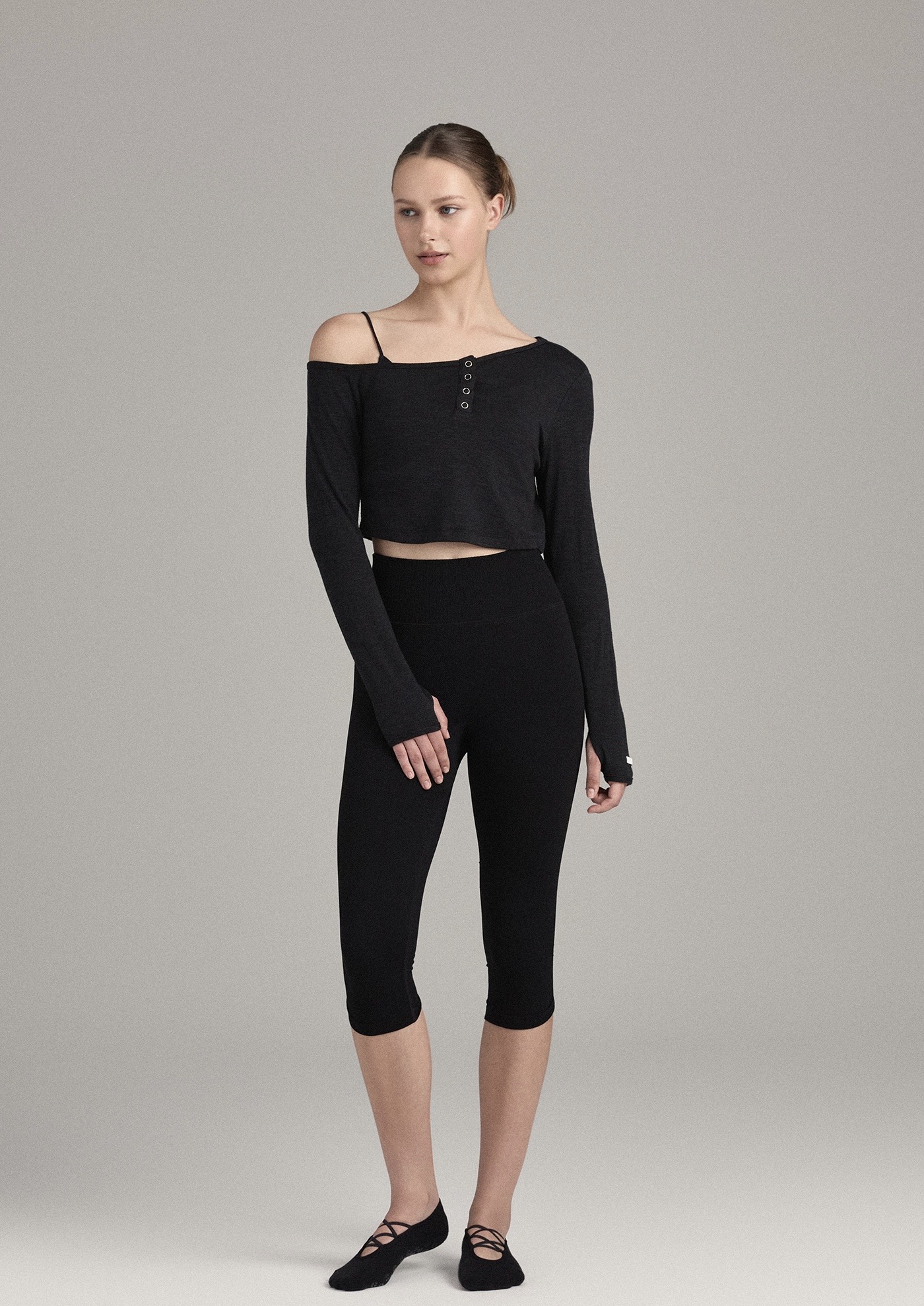 TL152 ASYMMETRIC CROP TOP BLACK SOLID サイズ: SS